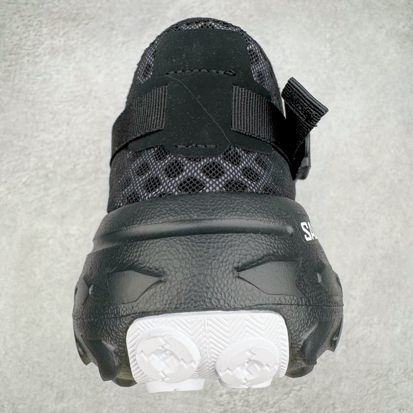 图片[8]-＃GX SALOMON SOLAMPHIBIAN 萨洛蒙舒适百搭户外功能轮胎鞋水陆两栖防滑耐磨低帮户外功能鞋 SALOMON诞生于1947年的法国阿尔卑斯山区，全球知名的户外运动品牌。一直致力于推动滑雪、越野跑等山地运动的发展及产品的进步。其产品设计致力于追求创新和发掘产品的性能极限，帮助喜欢自由的人在山地间不断挑战自我 尺码：36 36.5 37.5 38 38.5 39 40 40.5 41 42 42.5 43 44 44.5 45 46.5-选品中心