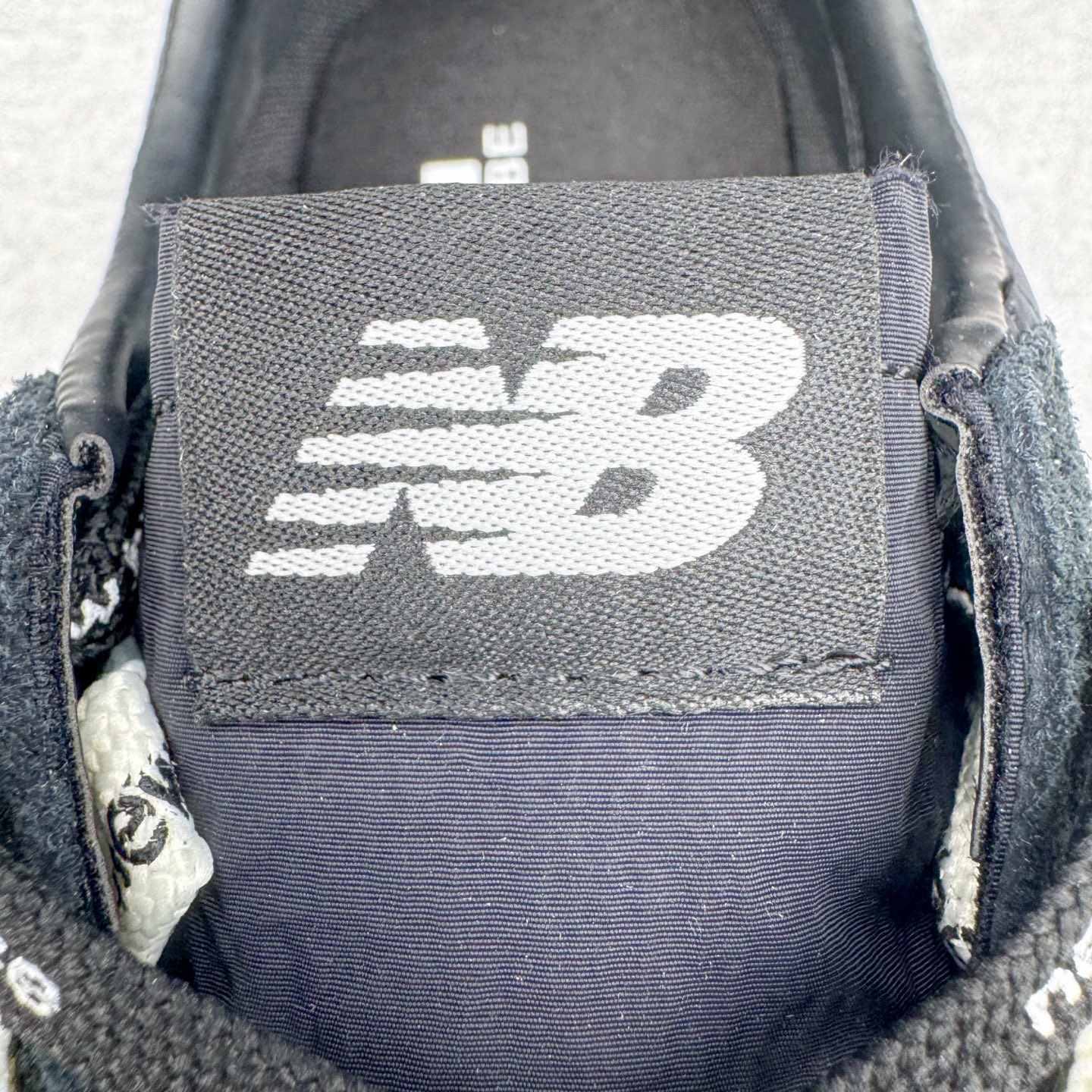 图片[16]-＃M纯原 New Balance U471AE NB新百伦织物牛剖层革春夏薄底鞋防滑耐磨平衡轻便低帮生活休闲鞋 原档数据独立私模大底 唯一正确三层组合大底 特高弹切片加持 百分百还原原鞋脚感 NB市场最强产物 防伪原标全套原楦原纸板原厂数据开发 全鞋电脑针车加持 原厂网布 原装进口头层翻毛皮料正确绒感卡色 正确中底拉帮中底网布细节 匠心打造 耗时两个月开发完成 工艺极其复杂难度可想而知 高端零售专供产物 尺码：36 37 37.5 38 38.5 39.5 40 40.5 41.5 42 42.5 43 44 44.5 45 45.5 46.5 47-选品中心