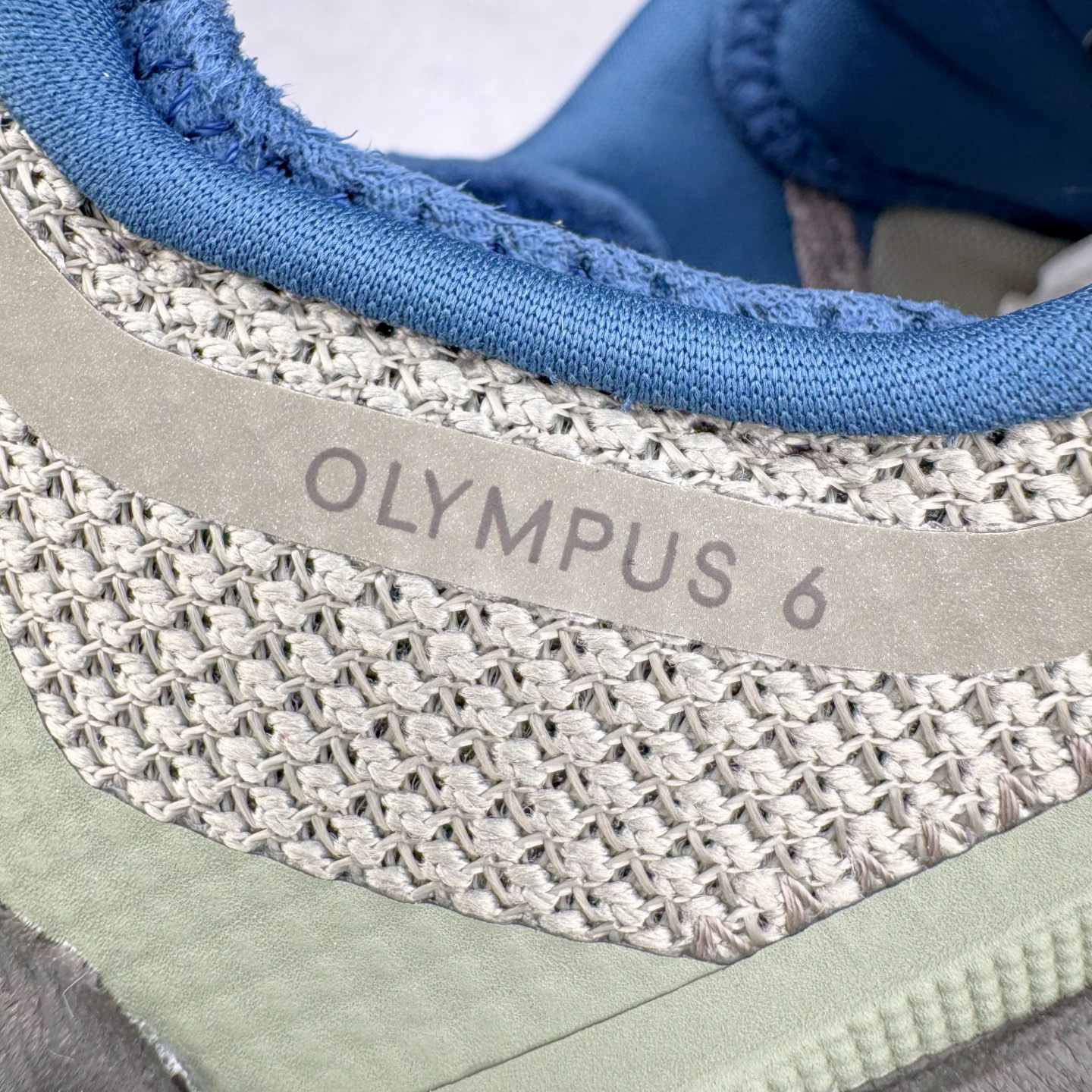 图片[22]-＃纯原 Altra OLYMPUS 6 奥创奥林匹斯六代舒适百搭防滑耐磨低帮户外跑步鞋 2009年，长跑精英运动员Golden Harper在美国犹他州创立了“Altra Footwear”，跑鞋特点是采用舒适的FootShape™M（很适鞋楦）设计和独特的BalancedCushioning™（平衡缓冲）技术，帮助遭受伤病困扰的跑者回归跑步，从而迅速积累起良好的口碑。2011年品牌迅速发展，屡获大奖。2015年开始不仅占据全美跑鞋前十，足迹更是遍布全球。2016年Altra正式进入中国市场，凭借独特的品牌风格以及出色的性能表现，三年来获得越来越多普通跑者的喜爱。销售业绩增长迅速，成为中国越野跑市场占有量前三的跑鞋品牌。实拍调校N版已经零色差零失真 百分百还原实物色彩所见即所得 不存在货不对板色差等低级问题 选购参考实物拍摄 不混卖不参货 只用心做好货严格选品 承诺混一赔十 尺码：39 40 40.5 41 42 42.5 43 44 44.5 45-选品中心