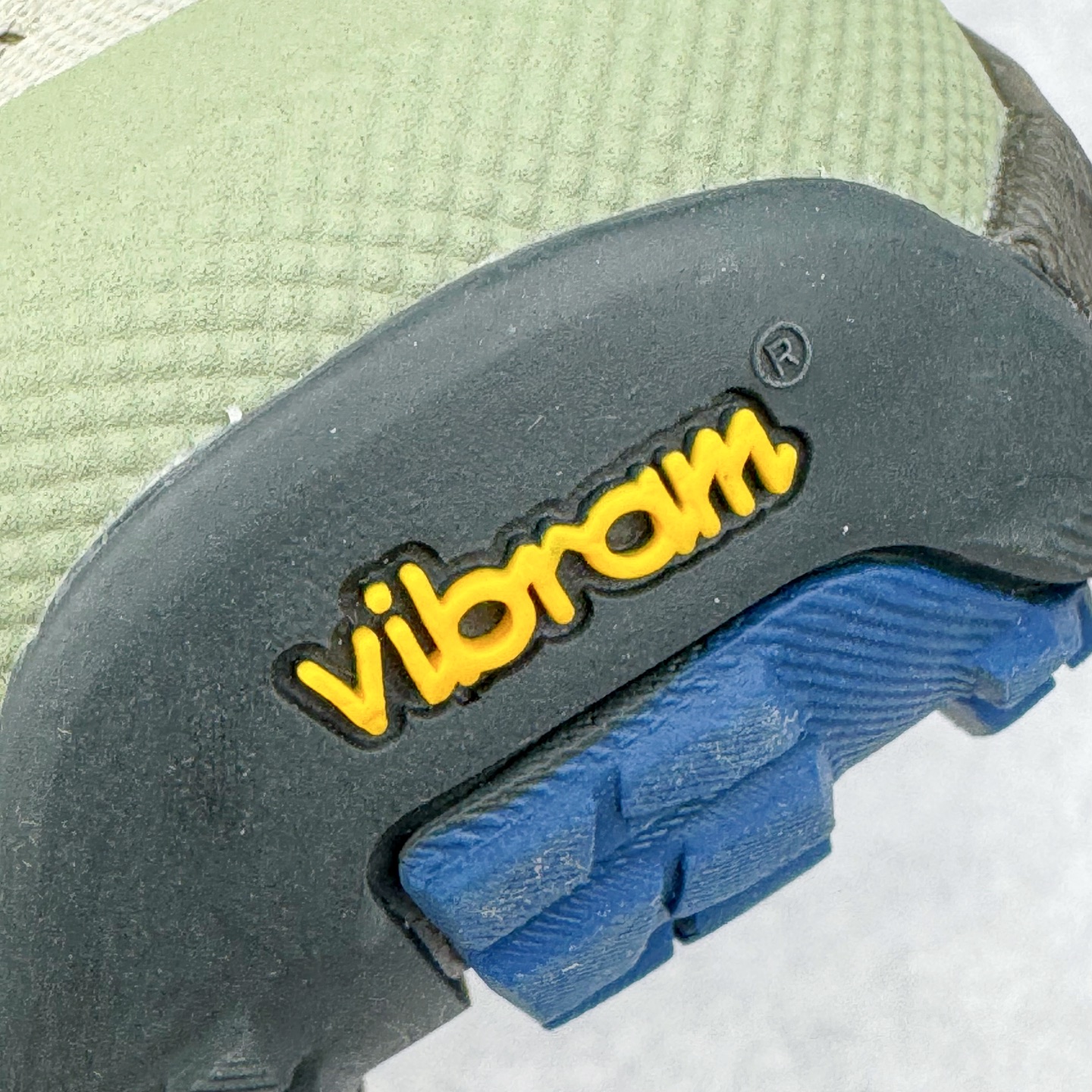 图片[21]-＃纯原 Altra OLYMPUS 6 奥创奥林匹斯六代舒适百搭防滑耐磨低帮户外跑步鞋 2009年，长跑精英运动员Golden Harper在美国犹他州创立了“Altra Footwear”，跑鞋特点是采用舒适的FootShape™M（很适鞋楦）设计和独特的BalancedCushioning™（平衡缓冲）技术，帮助遭受伤病困扰的跑者回归跑步，从而迅速积累起良好的口碑。2011年品牌迅速发展，屡获大奖。2015年开始不仅占据全美跑鞋前十，足迹更是遍布全球。2016年Altra正式进入中国市场，凭借独特的品牌风格以及出色的性能表现，三年来获得越来越多普通跑者的喜爱。销售业绩增长迅速，成为中国越野跑市场占有量前三的跑鞋品牌。实拍调校N版已经零色差零失真 百分百还原实物色彩所见即所得 不存在货不对板色差等低级问题 选购参考实物拍摄 不混卖不参货 只用心做好货严格选品 承诺混一赔十 尺码：39 40 40.5 41 42 42.5 43 44 44.5 45-选品中心