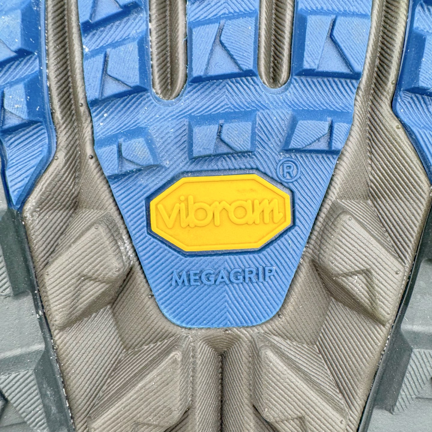 图片[13]-＃纯原 Altra OLYMPUS 6 奥创奥林匹斯六代舒适百搭防滑耐磨低帮户外跑步鞋 2009年，长跑精英运动员Golden Harper在美国犹他州创立了“Altra Footwear”，跑鞋特点是采用舒适的FootShape™M（很适鞋楦）设计和独特的BalancedCushioning™（平衡缓冲）技术，帮助遭受伤病困扰的跑者回归跑步，从而迅速积累起良好的口碑。2011年品牌迅速发展，屡获大奖。2015年开始不仅占据全美跑鞋前十，足迹更是遍布全球。2016年Altra正式进入中国市场，凭借独特的品牌风格以及出色的性能表现，三年来获得越来越多普通跑者的喜爱。销售业绩增长迅速，成为中国越野跑市场占有量前三的跑鞋品牌。实拍调校N版已经零色差零失真 百分百还原实物色彩所见即所得 不存在货不对板色差等低级问题 选购参考实物拍摄 不混卖不参货 只用心做好货严格选品 承诺混一赔十 尺码：39 40 40.5 41 42 42.5 43 44 44.5 45-选品中心