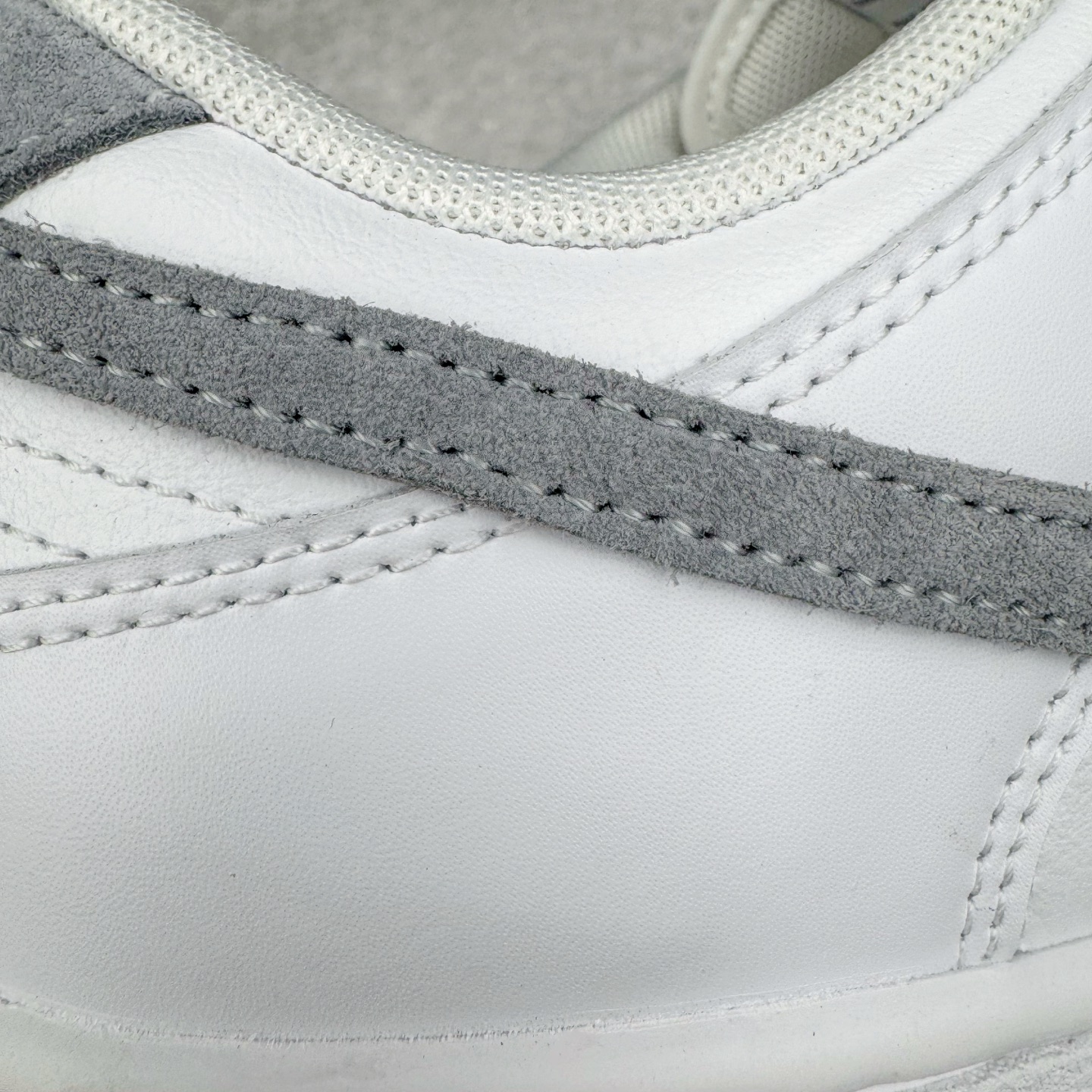 图片[17]-＃YC纯原 NK Dunk Low 可燃冰 白灰 IH0632-141 实力大厂出品 新配色陆续开发 利润个位数只为口碑 全套原纸板楦头开发 确保原汁原味 完美呈现DUNK版型 一比一鞋头弧度高度鞋身弧度 此版本只针对中端市场 皮料材质有所更替 其他数据细节工艺流程均保持一致 绝不口嗨 细节品控鞋型随意对比 独家私模官方第六代原厂航空铝磨具打磨大底 鞋头坡度极致还原 无解鞋型 原盒原配 圈内天花板工艺 原厂玻璃冲刀 超高清洁度 全鞋零毛边皮料切割 原厂中底布点胶 中底布拉帮走线遵循公司 尺码：36 36.5 37.5 38 38.5 39 40 40.5 41 42 42.5 43 44 44.5 45 46-选品中心