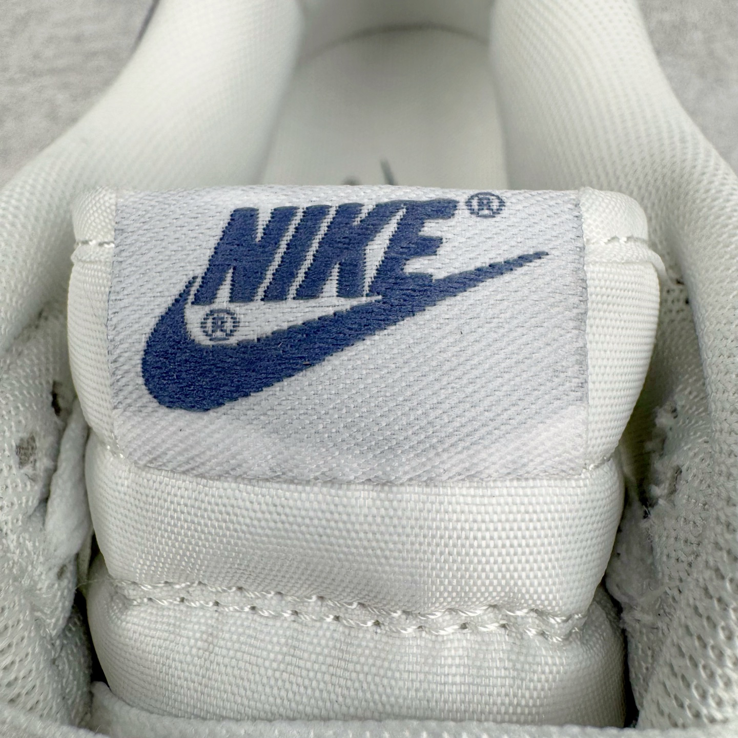 图片[14]-＃YC纯原 NK Dunk Low 可燃冰 白灰 IH0632-141 实力大厂出品 新配色陆续开发 利润个位数只为口碑 全套原纸板楦头开发 确保原汁原味 完美呈现DUNK版型 一比一鞋头弧度高度鞋身弧度 此版本只针对中端市场 皮料材质有所更替 其他数据细节工艺流程均保持一致 绝不口嗨 细节品控鞋型随意对比 独家私模官方第六代原厂航空铝磨具打磨大底 鞋头坡度极致还原 无解鞋型 原盒原配 圈内天花板工艺 原厂玻璃冲刀 超高清洁度 全鞋零毛边皮料切割 原厂中底布点胶 中底布拉帮走线遵循公司 尺码：36 36.5 37.5 38 38.5 39 40 40.5 41 42 42.5 43 44 44.5 45 46-选品中心