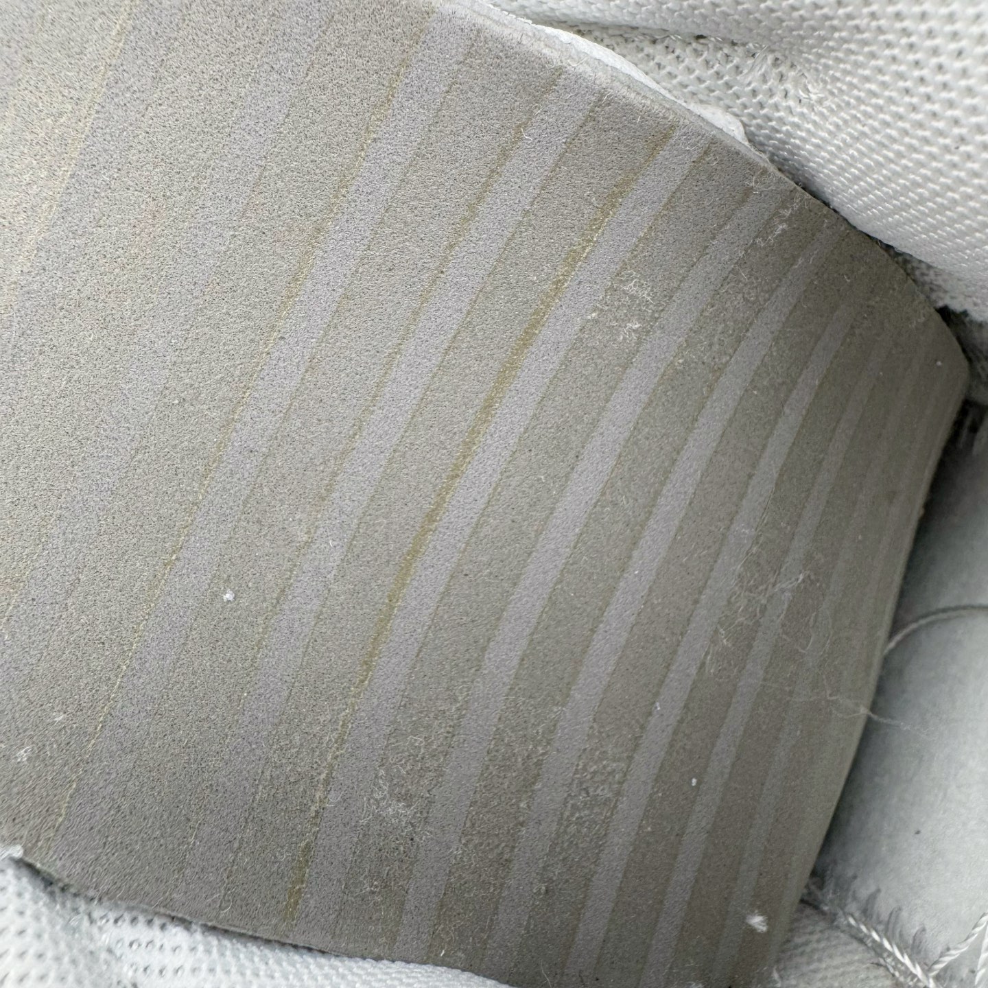 图片[11]-＃YC纯原 NK Dunk Low 可燃冰 白灰 IH0632-141 实力大厂出品 新配色陆续开发 利润个位数只为口碑 全套原纸板楦头开发 确保原汁原味 完美呈现DUNK版型 一比一鞋头弧度高度鞋身弧度 此版本只针对中端市场 皮料材质有所更替 其他数据细节工艺流程均保持一致 绝不口嗨 细节品控鞋型随意对比 独家私模官方第六代原厂航空铝磨具打磨大底 鞋头坡度极致还原 无解鞋型 原盒原配 圈内天花板工艺 原厂玻璃冲刀 超高清洁度 全鞋零毛边皮料切割 原厂中底布点胶 中底布拉帮走线遵循公司 尺码：36 36.5 37.5 38 38.5 39 40 40.5 41 42 42.5 43 44 44.5 45 46-选品中心