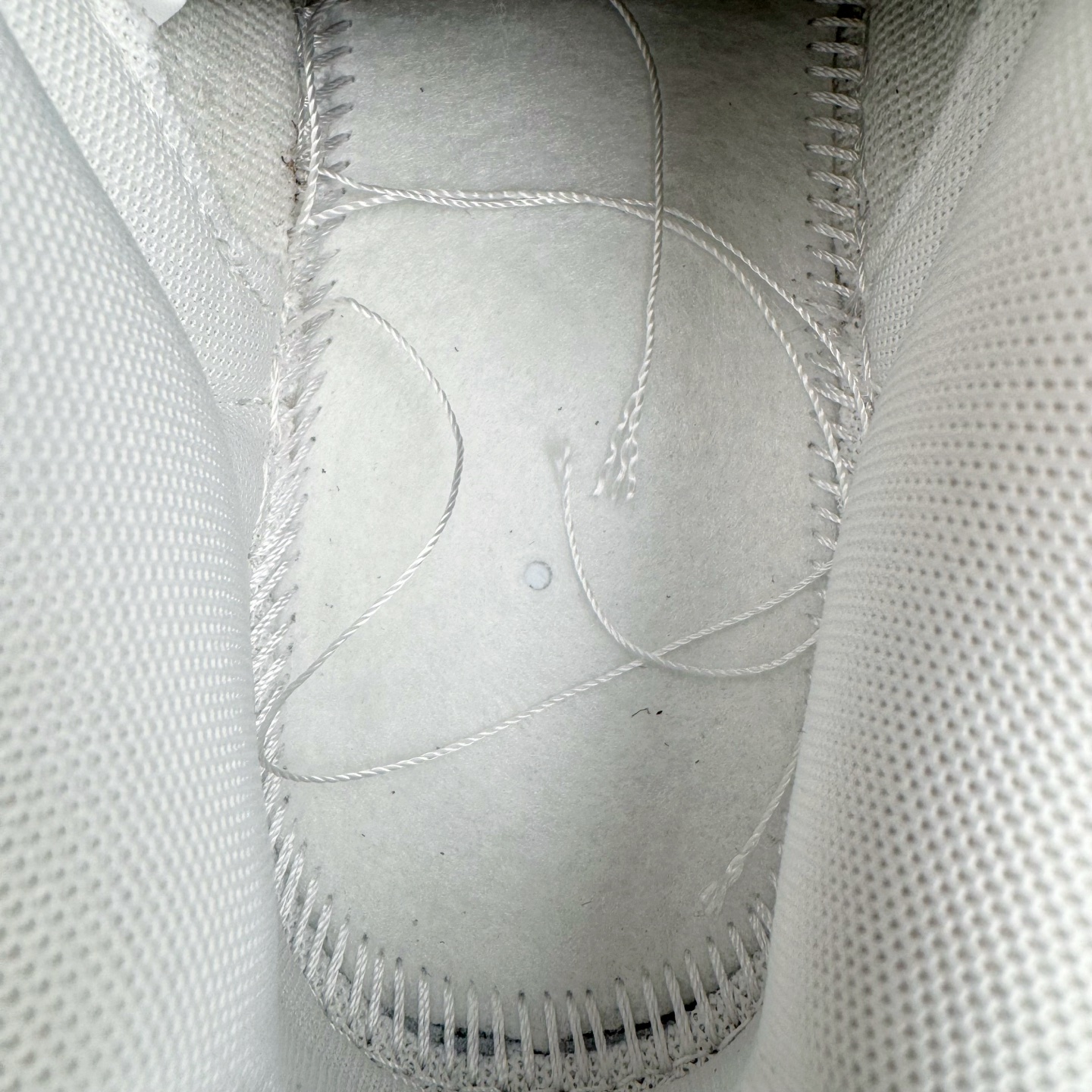 图片[10]-＃YC纯原 NK Dunk Low 可燃冰 白灰 IH0632-141 实力大厂出品 新配色陆续开发 利润个位数只为口碑 全套原纸板楦头开发 确保原汁原味 完美呈现DUNK版型 一比一鞋头弧度高度鞋身弧度 此版本只针对中端市场 皮料材质有所更替 其他数据细节工艺流程均保持一致 绝不口嗨 细节品控鞋型随意对比 独家私模官方第六代原厂航空铝磨具打磨大底 鞋头坡度极致还原 无解鞋型 原盒原配 圈内天花板工艺 原厂玻璃冲刀 超高清洁度 全鞋零毛边皮料切割 原厂中底布点胶 中底布拉帮走线遵循公司 尺码：36 36.5 37.5 38 38.5 39 40 40.5 41 42 42.5 43 44 44.5 45 46-选品中心