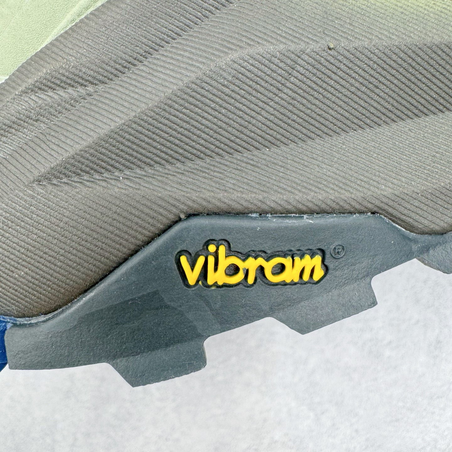 图片[12]-＃纯原 Altra OLYMPUS 6 奥创奥林匹斯六代舒适百搭防滑耐磨低帮户外跑步鞋 2009年，长跑精英运动员Golden Harper在美国犹他州创立了“Altra Footwear”，跑鞋特点是采用舒适的FootShape™M（很适鞋楦）设计和独特的BalancedCushioning™（平衡缓冲）技术，帮助遭受伤病困扰的跑者回归跑步，从而迅速积累起良好的口碑。2011年品牌迅速发展，屡获大奖。2015年开始不仅占据全美跑鞋前十，足迹更是遍布全球。2016年Altra正式进入中国市场，凭借独特的品牌风格以及出色的性能表现，三年来获得越来越多普通跑者的喜爱。销售业绩增长迅速，成为中国越野跑市场占有量前三的跑鞋品牌。实拍调校N版已经零色差零失真 百分百还原实物色彩所见即所得 不存在货不对板色差等低级问题 选购参考实物拍摄 不混卖不参货 只用心做好货严格选品 承诺混一赔十 尺码：39 40 40.5 41 42 42.5 43 44 44.5 45-选品中心