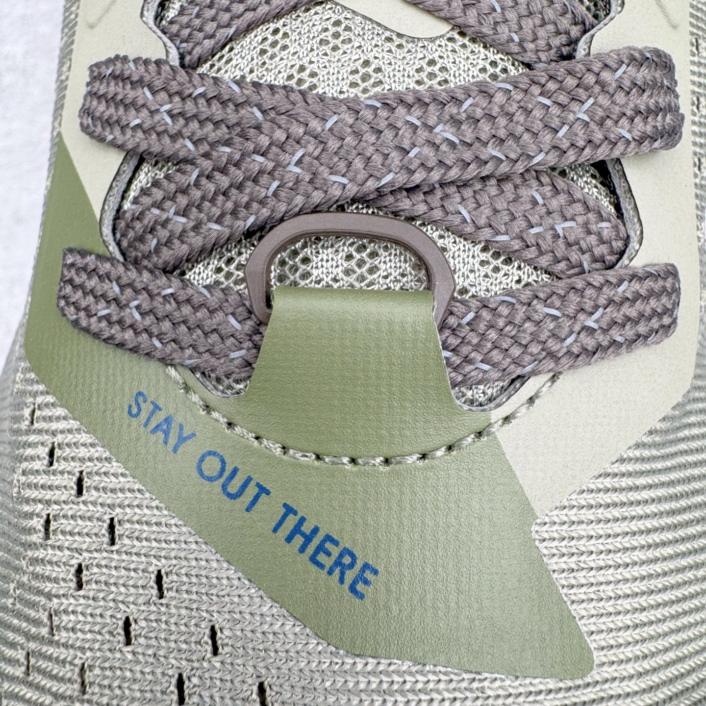 图片[15]-＃纯原 Altra OLYMPUS 6 奥创奥林匹斯六代舒适百搭防滑耐磨低帮户外跑步鞋 2009年，长跑精英运动员Golden Harper在美国犹他州创立了“Altra Footwear”，跑鞋特点是采用舒适的FootShape™M（很适鞋楦）设计和独特的BalancedCushioning™（平衡缓冲）技术，帮助遭受伤病困扰的跑者回归跑步，从而迅速积累起良好的口碑。2011年品牌迅速发展，屡获大奖。2015年开始不仅占据全美跑鞋前十，足迹更是遍布全球。2016年Altra正式进入中国市场，凭借独特的品牌风格以及出色的性能表现，三年来获得越来越多普通跑者的喜爱。销售业绩增长迅速，成为中国越野跑市场占有量前三的跑鞋品牌。实拍调校N版已经零色差零失真 百分百还原实物色彩所见即所得 不存在货不对板色差等低级问题 选购参考实物拍摄 不混卖不参货 只用心做好货严格选品 承诺混一赔十 尺码：39 40 40.5 41 42 42.5 43 44 44.5 45-选品中心