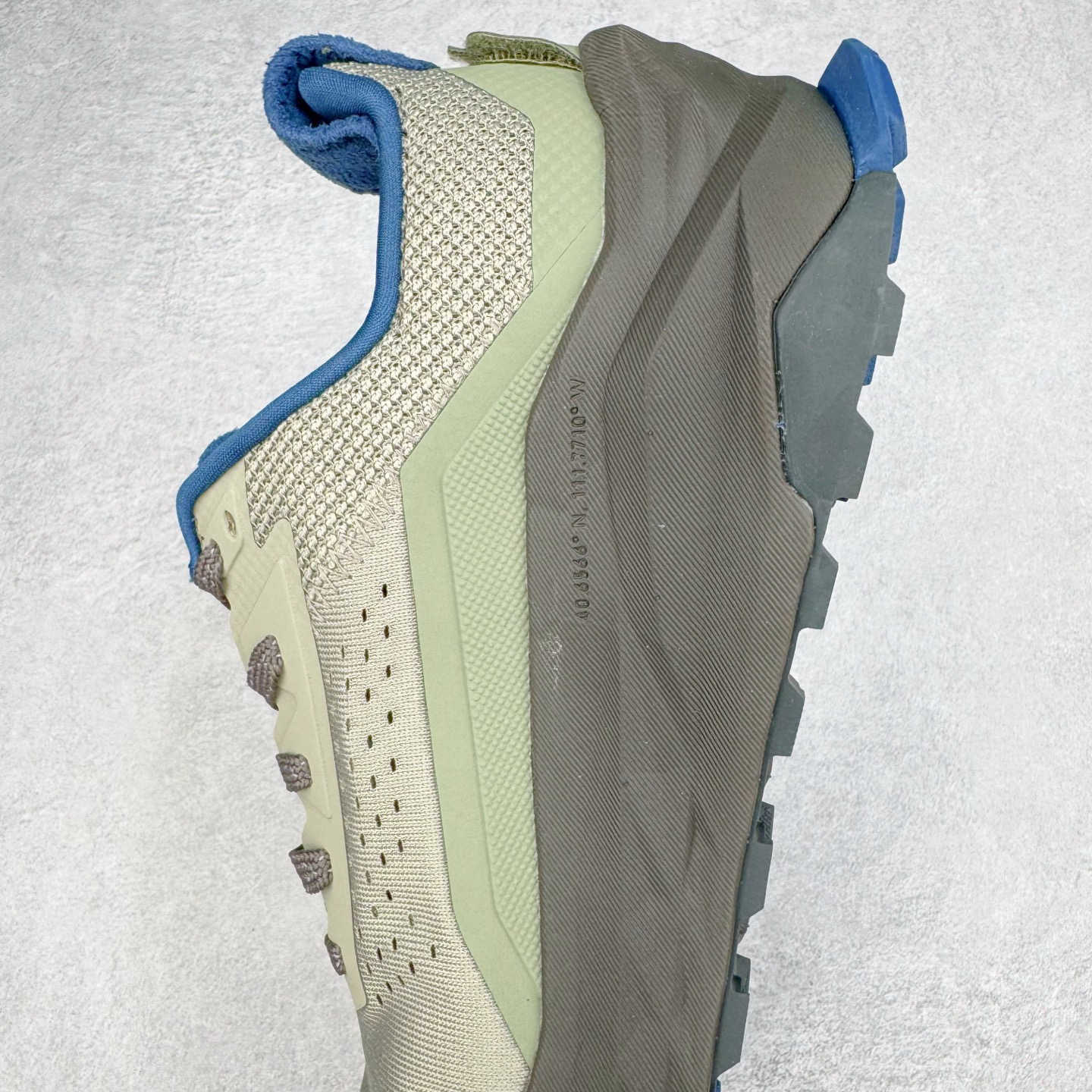 图片[7]-＃纯原 Altra OLYMPUS 6 奥创奥林匹斯六代舒适百搭防滑耐磨低帮户外跑步鞋 2009年，长跑精英运动员Golden Harper在美国犹他州创立了“Altra Footwear”，跑鞋特点是采用舒适的FootShape™M（很适鞋楦）设计和独特的BalancedCushioning™（平衡缓冲）技术，帮助遭受伤病困扰的跑者回归跑步，从而迅速积累起良好的口碑。2011年品牌迅速发展，屡获大奖。2015年开始不仅占据全美跑鞋前十，足迹更是遍布全球。2016年Altra正式进入中国市场，凭借独特的品牌风格以及出色的性能表现，三年来获得越来越多普通跑者的喜爱。销售业绩增长迅速，成为中国越野跑市场占有量前三的跑鞋品牌。实拍调校N版已经零色差零失真 百分百还原实物色彩所见即所得 不存在货不对板色差等低级问题 选购参考实物拍摄 不混卖不参货 只用心做好货严格选品 承诺混一赔十 尺码：39 40 40.5 41 42 42.5 43 44 44.5 45-选品中心