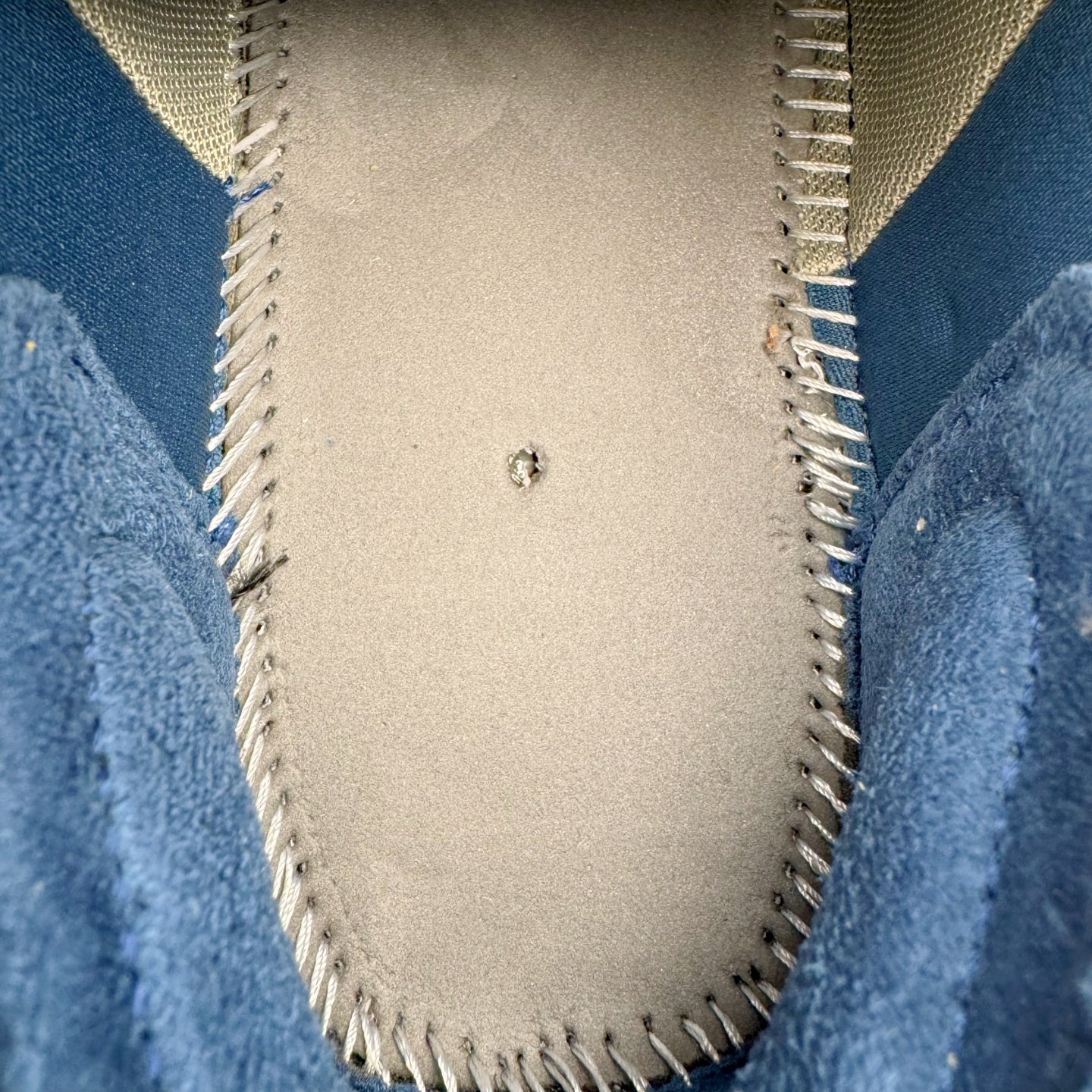 图片[19]-＃纯原 Altra OLYMPUS 6 奥创奥林匹斯六代舒适百搭防滑耐磨低帮户外跑步鞋 2009年，长跑精英运动员Golden Harper在美国犹他州创立了“Altra Footwear”，跑鞋特点是采用舒适的FootShape™M（很适鞋楦）设计和独特的BalancedCushioning™（平衡缓冲）技术，帮助遭受伤病困扰的跑者回归跑步，从而迅速积累起良好的口碑。2011年品牌迅速发展，屡获大奖。2015年开始不仅占据全美跑鞋前十，足迹更是遍布全球。2016年Altra正式进入中国市场，凭借独特的品牌风格以及出色的性能表现，三年来获得越来越多普通跑者的喜爱。销售业绩增长迅速，成为中国越野跑市场占有量前三的跑鞋品牌。实拍调校N版已经零色差零失真 百分百还原实物色彩所见即所得 不存在货不对板色差等低级问题 选购参考实物拍摄 不混卖不参货 只用心做好货严格选品 承诺混一赔十 尺码：39 40 40.5 41 42 42.5 43 44 44.5 45-选品中心