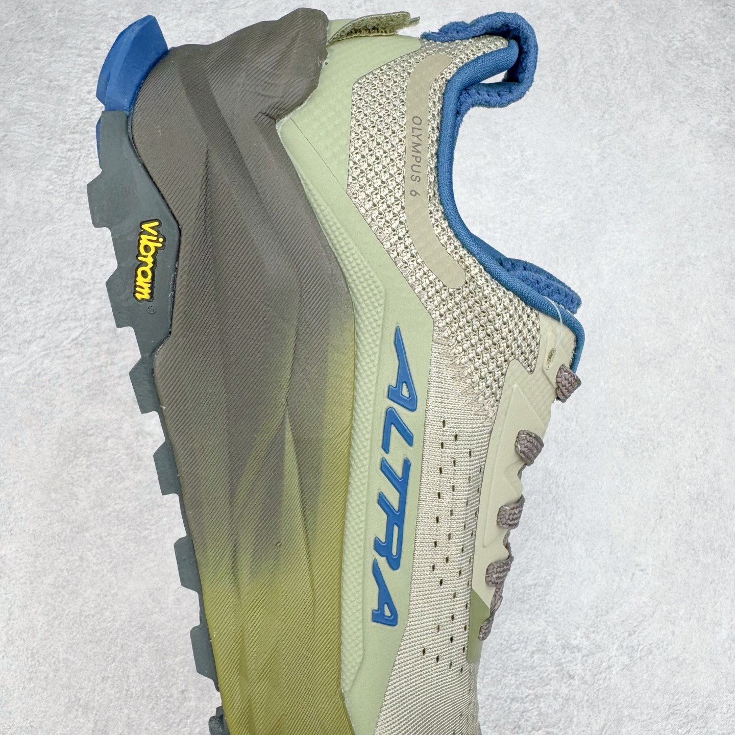 图片[6]-＃纯原 Altra OLYMPUS 6 奥创奥林匹斯六代舒适百搭防滑耐磨低帮户外跑步鞋 2009年，长跑精英运动员Golden Harper在美国犹他州创立了“Altra Footwear”，跑鞋特点是采用舒适的FootShape™M（很适鞋楦）设计和独特的BalancedCushioning™（平衡缓冲）技术，帮助遭受伤病困扰的跑者回归跑步，从而迅速积累起良好的口碑。2011年品牌迅速发展，屡获大奖。2015年开始不仅占据全美跑鞋前十，足迹更是遍布全球。2016年Altra正式进入中国市场，凭借独特的品牌风格以及出色的性能表现，三年来获得越来越多普通跑者的喜爱。销售业绩增长迅速，成为中国越野跑市场占有量前三的跑鞋品牌。实拍调校N版已经零色差零失真 百分百还原实物色彩所见即所得 不存在货不对板色差等低级问题 选购参考实物拍摄 不混卖不参货 只用心做好货严格选品 承诺混一赔十 尺码：39 40 40.5 41 42 42.5 43 44 44.5 45-选品中心