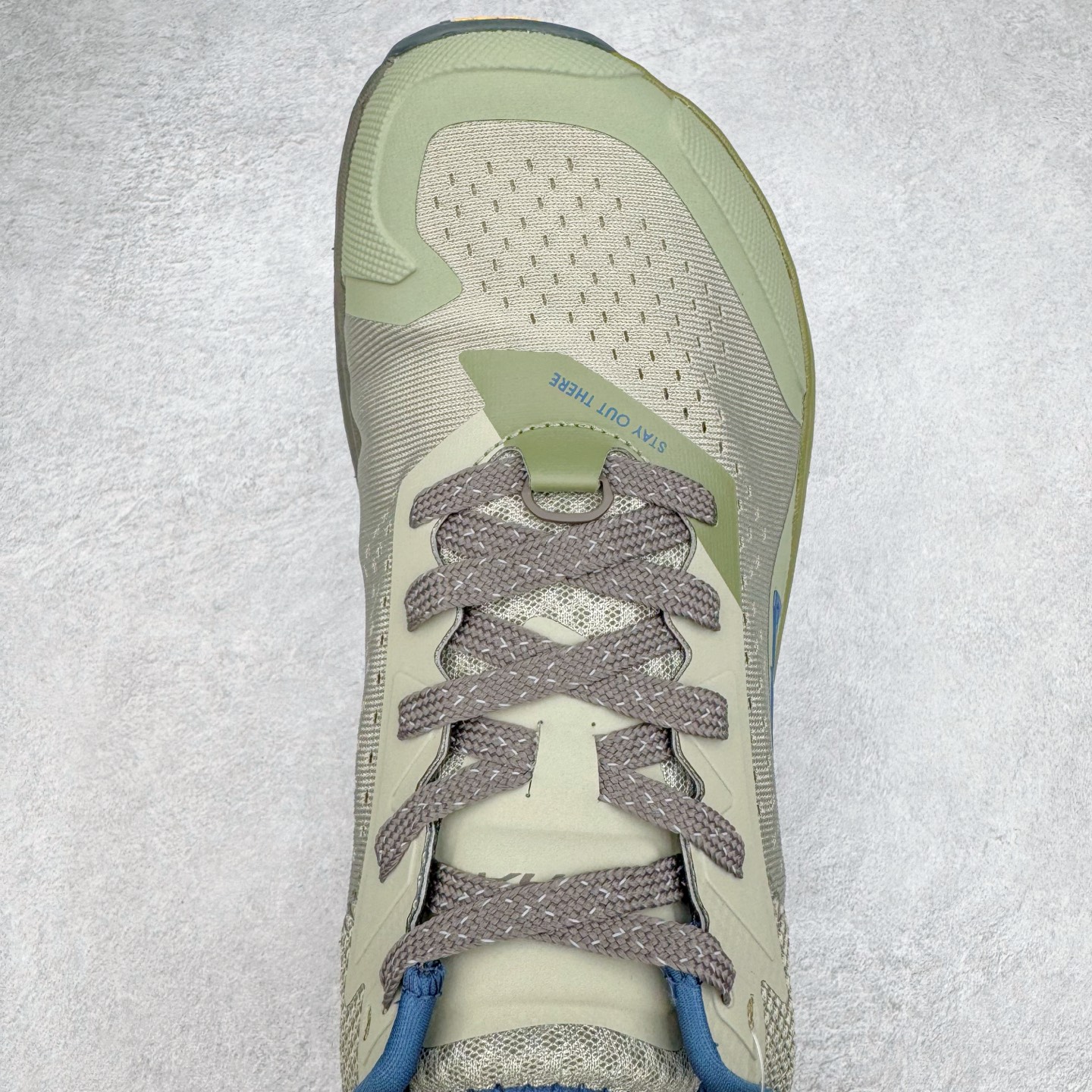 图片[4]-＃纯原 Altra OLYMPUS 6 奥创奥林匹斯六代舒适百搭防滑耐磨低帮户外跑步鞋 2009年，长跑精英运动员Golden Harper在美国犹他州创立了“Altra Footwear”，跑鞋特点是采用舒适的FootShape™M（很适鞋楦）设计和独特的BalancedCushioning™（平衡缓冲）技术，帮助遭受伤病困扰的跑者回归跑步，从而迅速积累起良好的口碑。2011年品牌迅速发展，屡获大奖。2015年开始不仅占据全美跑鞋前十，足迹更是遍布全球。2016年Altra正式进入中国市场，凭借独特的品牌风格以及出色的性能表现，三年来获得越来越多普通跑者的喜爱。销售业绩增长迅速，成为中国越野跑市场占有量前三的跑鞋品牌。实拍调校N版已经零色差零失真 百分百还原实物色彩所见即所得 不存在货不对板色差等低级问题 选购参考实物拍摄 不混卖不参货 只用心做好货严格选品 承诺混一赔十 尺码：39 40 40.5 41 42 42.5 43 44 44.5 45-选品中心