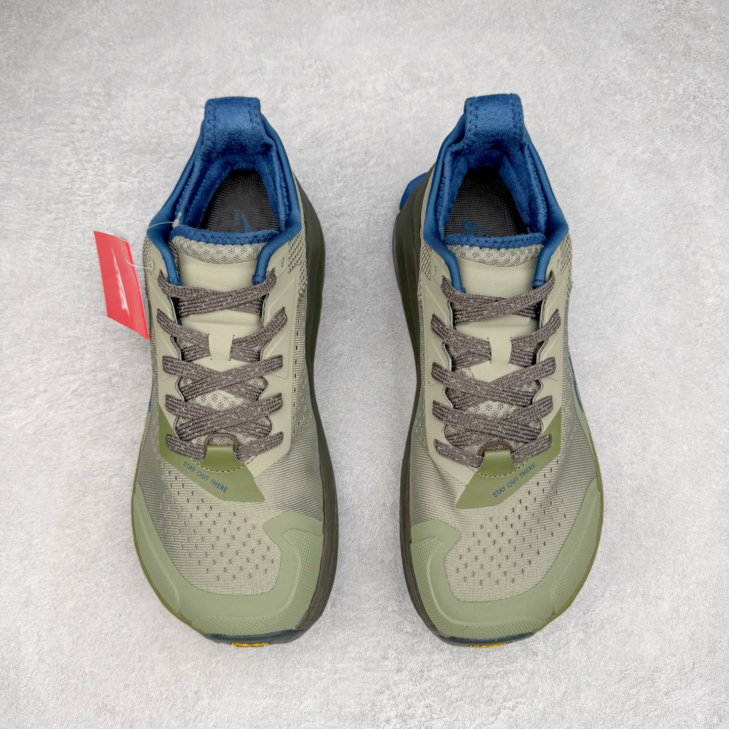 图片[2]-＃纯原 Altra OLYMPUS 6 奥创奥林匹斯六代舒适百搭防滑耐磨低帮户外跑步鞋 2009年，长跑精英运动员Golden Harper在美国犹他州创立了“Altra Footwear”，跑鞋特点是采用舒适的FootShape™M（很适鞋楦）设计和独特的BalancedCushioning™（平衡缓冲）技术，帮助遭受伤病困扰的跑者回归跑步，从而迅速积累起良好的口碑。2011年品牌迅速发展，屡获大奖。2015年开始不仅占据全美跑鞋前十，足迹更是遍布全球。2016年Altra正式进入中国市场，凭借独特的品牌风格以及出色的性能表现，三年来获得越来越多普通跑者的喜爱。销售业绩增长迅速，成为中国越野跑市场占有量前三的跑鞋品牌。实拍调校N版已经零色差零失真 百分百还原实物色彩所见即所得 不存在货不对板色差等低级问题 选购参考实物拍摄 不混卖不参货 只用心做好货严格选品 承诺混一赔十 尺码：39 40 40.5 41 42 42.5 43 44 44.5 45-选品中心