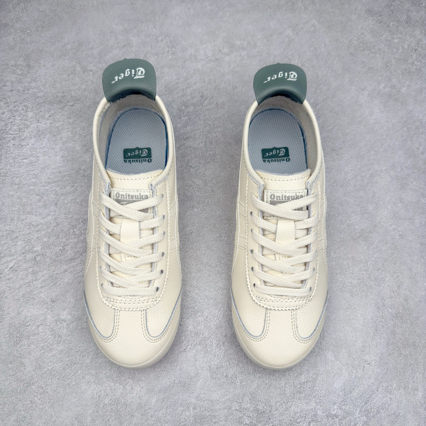 图片[2]-＃C版 Asics Onitsuka Tiger MEXICO 66 亚瑟士鬼冢虎复古经典板鞋 CNY 龙年限定 白红 市场王者选手 海外订单工厂出品 长期生产补货永不断码 超成熟稳定的做工品控 原装全套纸板楦头开发 原汁原味 完美呈现版型 私模正确鞋底咬花纹路 一比一鞋头弧度高度鞋身弧度 绝不口嗨 细节品控鞋型随意秒杀市面 原档咬花纹路私模大底 一个单元有六个三角形 总体形拼接呈现花瓣状 官方四联吊牌 原装Ortholite轻量化鞋垫 原盒原配 质保卡 说明书 钢印防尘纸 纸板中底带钢印 乳胶组合鞋垫 支持全方位的对比专柜 产品从款式颜色造型上体现出追求舒适和细节的完美 鞋类更是推崇手工制作的严谨与完美 融舒适性与可穿性的设计风格 注重细节的完美和别致魅力 既保持稳重 又不失轻松的时尚感 尺码：36 37 37.5 38 39 39.5 40 40.5 41.5 42 42.5 43.5 44 45-选品中心