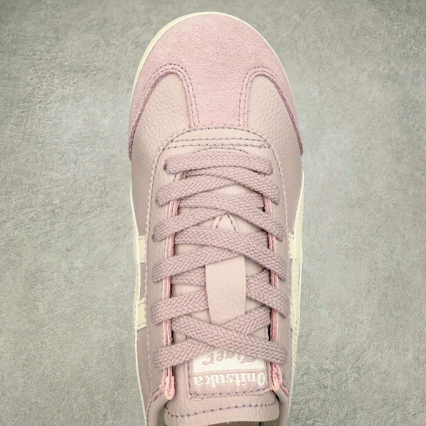 图片[4]-＃C版 Asics Onitsuka Tiger MEXICO 66 亚瑟士鬼冢虎复古经典板鞋 CNY 龙年限定 白红 市场王者选手 海外订单工厂出品 长期生产补货永不断码 超成熟稳定的做工品控 原装全套纸板楦头开发 原汁原味 完美呈现版型 私模正确鞋底咬花纹路 一比一鞋头弧度高度鞋身弧度 绝不口嗨 细节品控鞋型随意秒杀市面 原档咬花纹路私模大底 一个单元有六个三角形 总体形拼接呈现花瓣状 官方四联吊牌 原装Ortholite轻量化鞋垫 原盒原配 质保卡 说明书 钢印防尘纸 纸板中底带钢印 乳胶组合鞋垫 支持全方位的对比专柜 产品从款式颜色造型上体现出追求舒适和细节的完美 鞋类更是推崇手工制作的严谨与完美 融舒适性与可穿性的设计风格 注重细节的完美和别致魅力 既保持稳重 又不失轻松的时尚感 尺码：36 37 37.5 38 39 39.5 40 40.5 41.5 42 42.5 43.5 44 45-选品中心