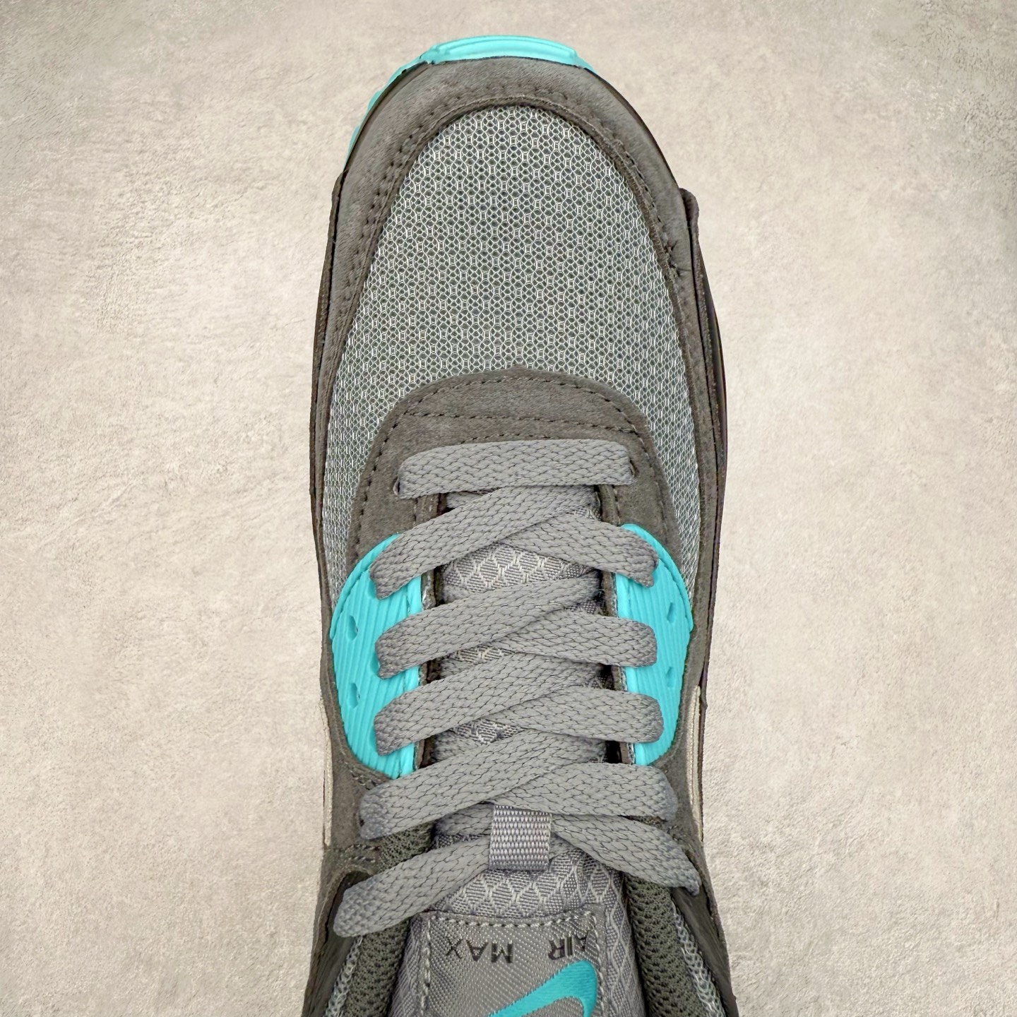 图片[4]-＃MX版 NK Air MAX 90 气垫复古减震跑步鞋 DM0029-013 经典重温 独家陆续补货 外单专供大厂出品 品质稳定 一百余色 终端操作 Air Max 90于1990年推出 来自Air Max系列 在Air Max 1的基础上改进而得 增加了气垫面积 外型上也更为流线 最特別的就是加入了菱纹塑胶嵌板 为Air Max 90增添了许多潮流气息 皮革鞋面 造就出色耐穿性和支撑力 Max Air缓震配置搭配泡棉中底 令Air Max 90轻盈而舒适 华夫格橡胶外底 铸就Air Max 90非凡的抓地力 而Air Max 90不仅是一双跑鞋 它成功跨越了时间的演进 成为了球鞋文化与潮流圈中最熟为人知的鞋款之一 尺码：36 36.5 37.5 38 38.5 39 40 40.5 41 42 42.5 43 44 44.5 45-选品中心