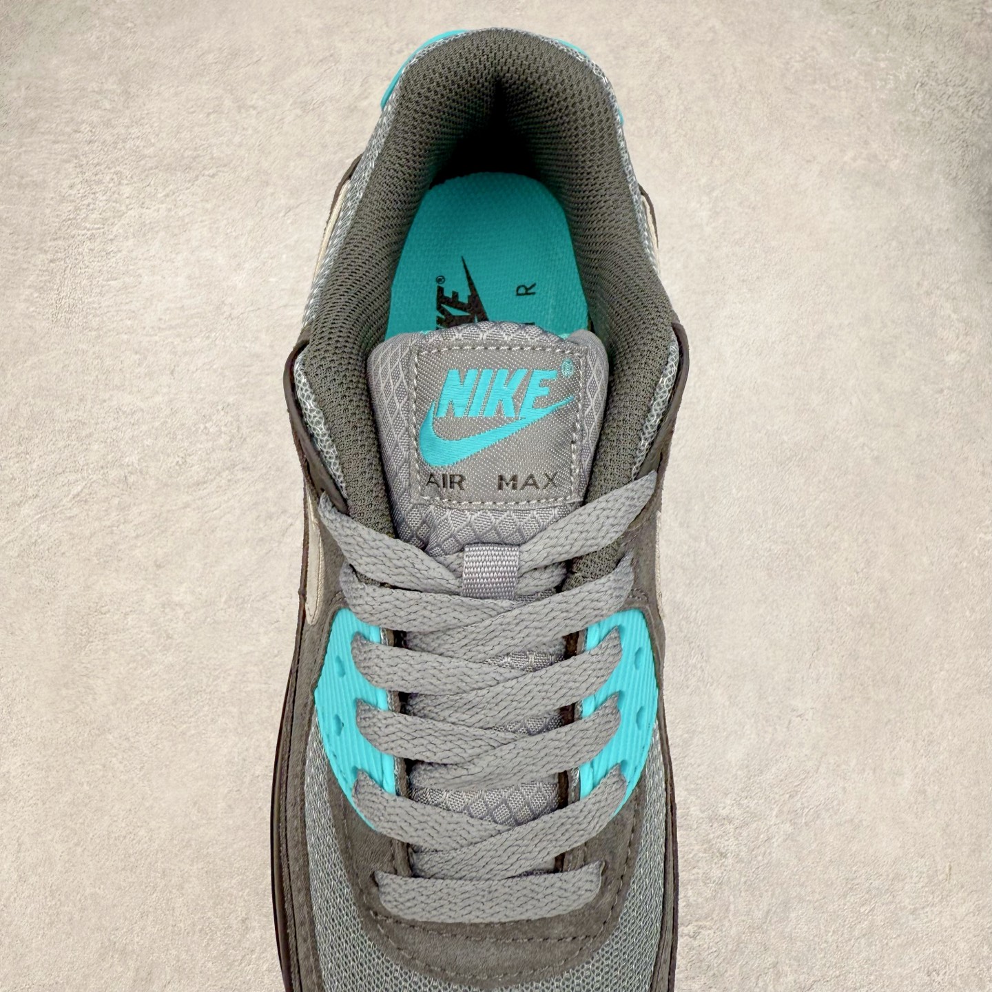 图片[5]-＃MX版 NK Air MAX 90 气垫复古减震跑步鞋 DM0029-013 经典重温 独家陆续补货 外单专供大厂出品 品质稳定 一百余色 终端操作 Air Max 90于1990年推出 来自Air Max系列 在Air Max 1的基础上改进而得 增加了气垫面积 外型上也更为流线 最特別的就是加入了菱纹塑胶嵌板 为Air Max 90增添了许多潮流气息 皮革鞋面 造就出色耐穿性和支撑力 Max Air缓震配置搭配泡棉中底 令Air Max 90轻盈而舒适 华夫格橡胶外底 铸就Air Max 90非凡的抓地力 而Air Max 90不仅是一双跑鞋 它成功跨越了时间的演进 成为了球鞋文化与潮流圈中最熟为人知的鞋款之一 尺码：36 36.5 37.5 38 38.5 39 40 40.5 41 42 42.5 43 44 44.5 45-选品中心