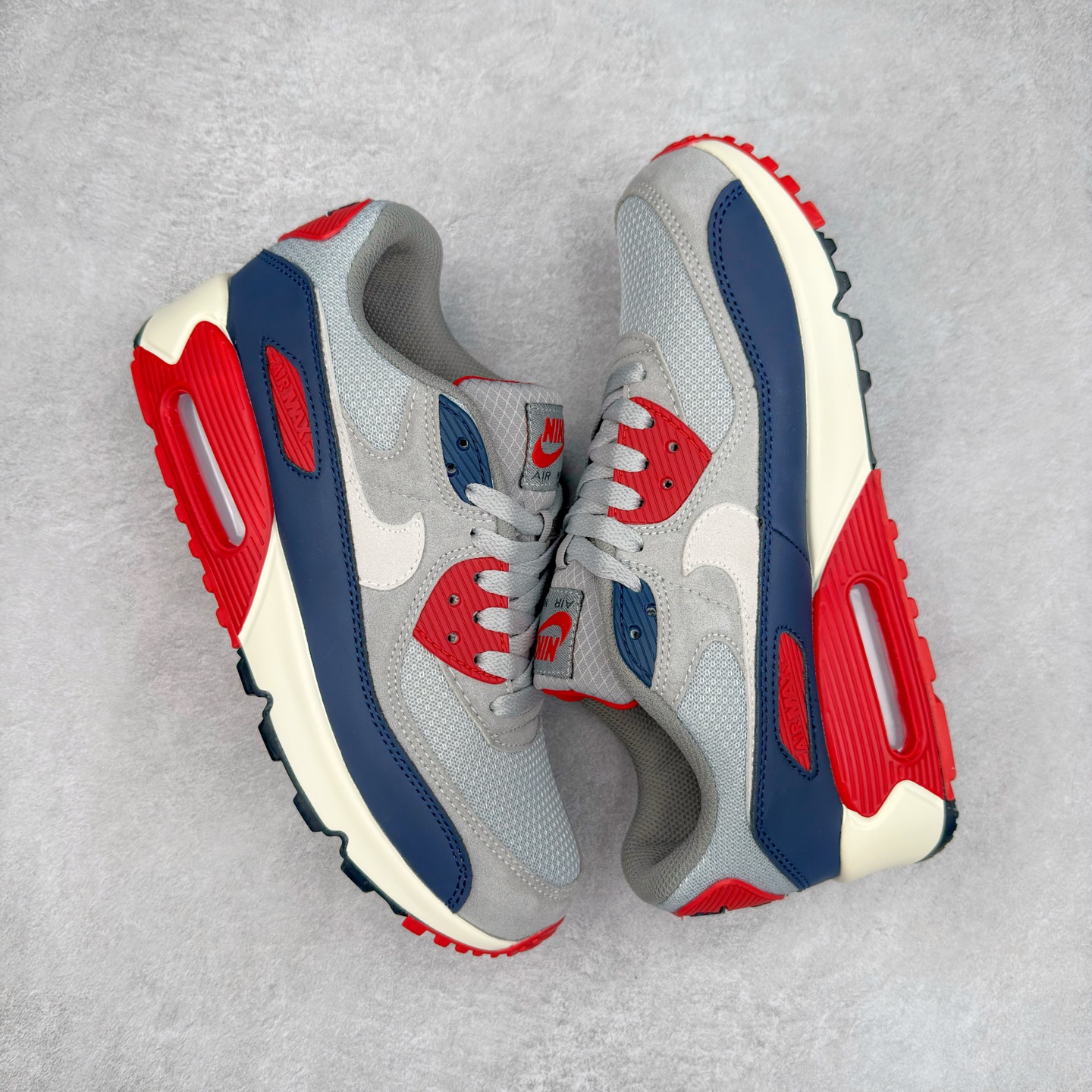 图片[3]-＃MX版 NK Air MAX 90 气垫复古减震跑步鞋 DM0029-005 经典重温 独家陆续补货 外单专供大厂出品 品质稳定 一百余色 终端操作 Air Max 90于1990年推出 来自Air Max系列 在Air Max 1的基础上改进而得 增加了气垫面积 外型上也更为流线 最特別的就是加入了菱纹塑胶嵌板 为Air Max 90增添了许多潮流气息 皮革鞋面 造就出色耐穿性和支撑力 Max Air缓震配置搭配泡棉中底 令Air Max 90轻盈而舒适 华夫格橡胶外底 铸就Air Max 90非凡的抓地力 而Air Max 90不仅是一双跑鞋 它成功跨越了时间的演进 成为了球鞋文化与潮流圈中最熟为人知的鞋款之一 尺码：36 36.5 37.5 38 38.5 39 40 40.5 41 42 42.5 43 44 44.5 45-选品中心