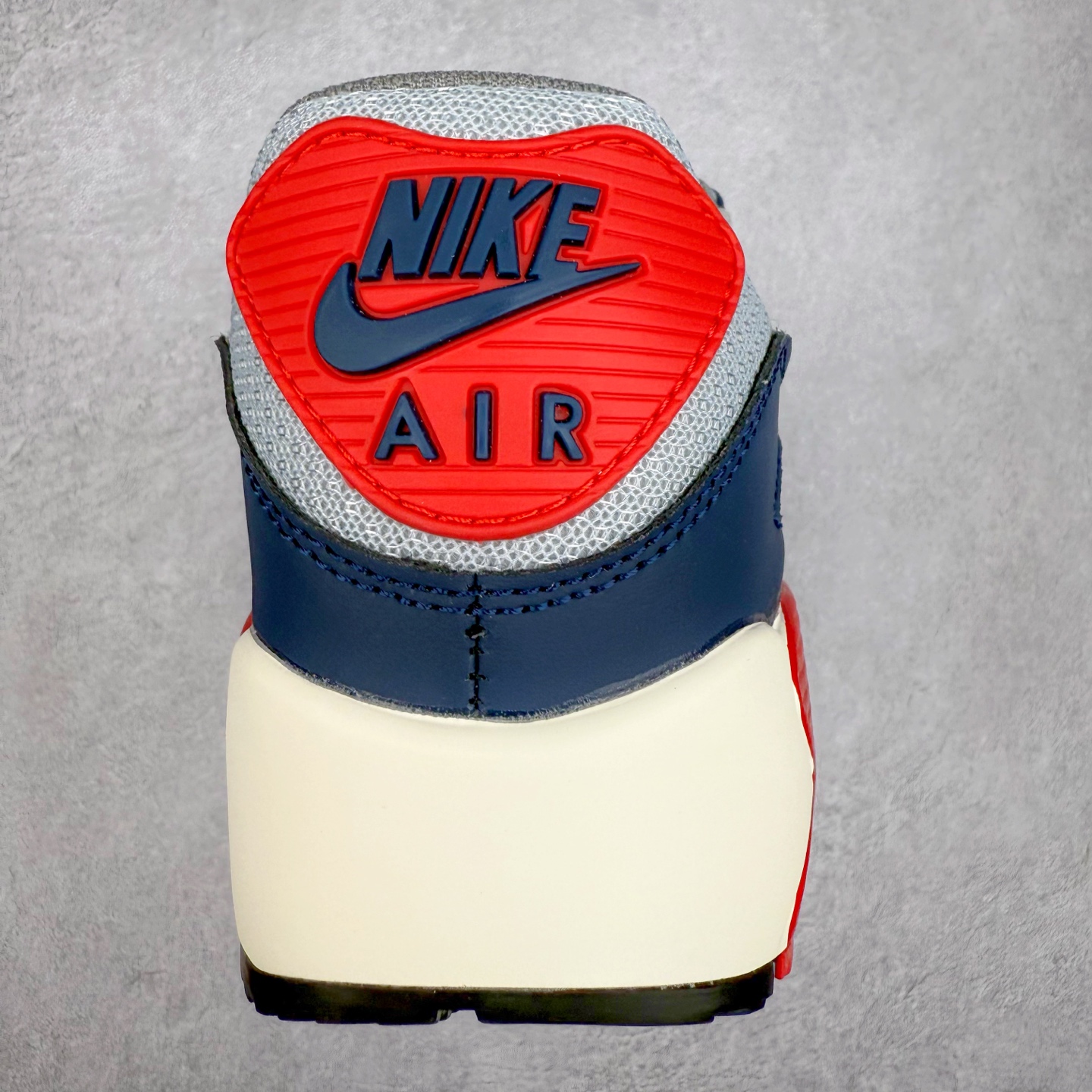 图片[8]-＃MX版 NK Air MAX 90 气垫复古减震跑步鞋 DM0029-005 经典重温 独家陆续补货 外单专供大厂出品 品质稳定 一百余色 终端操作 Air Max 90于1990年推出 来自Air Max系列 在Air Max 1的基础上改进而得 增加了气垫面积 外型上也更为流线 最特別的就是加入了菱纹塑胶嵌板 为Air Max 90增添了许多潮流气息 皮革鞋面 造就出色耐穿性和支撑力 Max Air缓震配置搭配泡棉中底 令Air Max 90轻盈而舒适 华夫格橡胶外底 铸就Air Max 90非凡的抓地力 而Air Max 90不仅是一双跑鞋 它成功跨越了时间的演进 成为了球鞋文化与潮流圈中最熟为人知的鞋款之一 尺码：36 36.5 37.5 38 38.5 39 40 40.5 41 42 42.5 43 44 44.5 45-选品中心