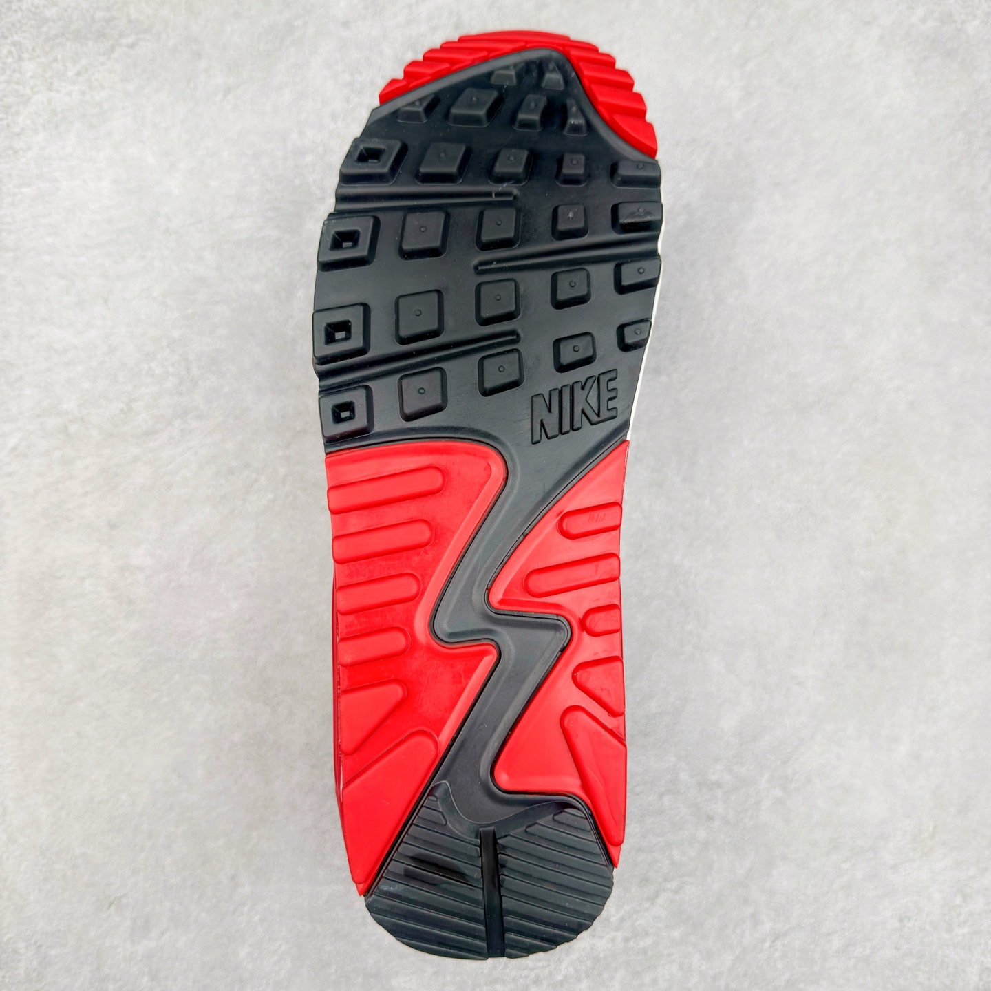 图片[9]-＃MX版 NK Air MAX 90 气垫复古减震跑步鞋 DM0029-005 经典重温 独家陆续补货 外单专供大厂出品 品质稳定 一百余色 终端操作 Air Max 90于1990年推出 来自Air Max系列 在Air Max 1的基础上改进而得 增加了气垫面积 外型上也更为流线 最特別的就是加入了菱纹塑胶嵌板 为Air Max 90增添了许多潮流气息 皮革鞋面 造就出色耐穿性和支撑力 Max Air缓震配置搭配泡棉中底 令Air Max 90轻盈而舒适 华夫格橡胶外底 铸就Air Max 90非凡的抓地力 而Air Max 90不仅是一双跑鞋 它成功跨越了时间的演进 成为了球鞋文化与潮流圈中最熟为人知的鞋款之一 尺码：36 36.5 37.5 38 38.5 39 40 40.5 41 42 42.5 43 44 44.5 45-选品中心