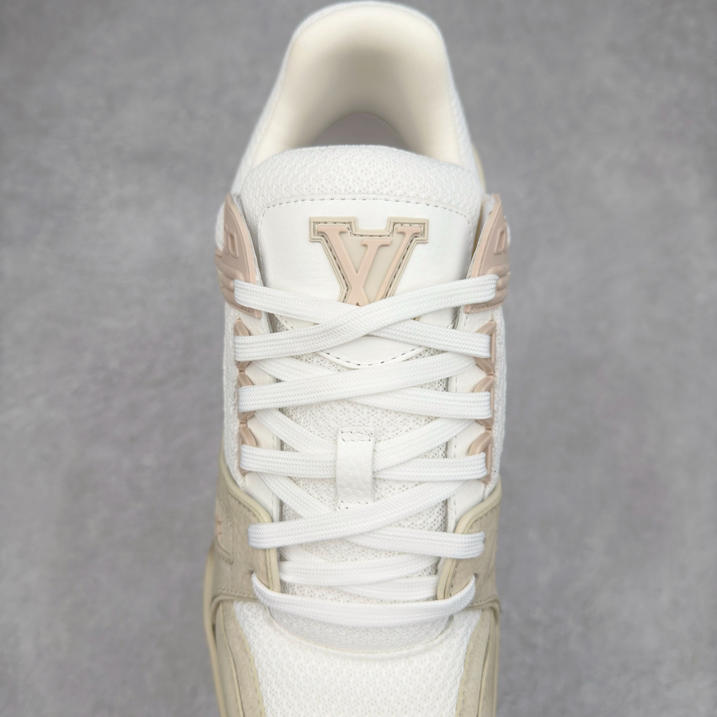 图片[5]-Louis Vuitton Trainer lv时装走秀运动鞋 完美鞋型超高的清洁度 零毛边线头瑕疵 全套原楦原纸版原鞋开模 全网最具灵魂的版型 正确原装黄色鞋盒 正确中底印花 鞋面印花3D高频深度立体 全鞋电脑针车 紧密相连 针距密度一致 环保乳胶注塑鞋垫 厚度脚感还原原版 皮面裁剪部位 统一油边封口工艺 原装橡胶大底含胶量大底组合零偏差 专柜全套包装 防尘袋 说明书 质保卡 男女鞋 尺码：35 36 37 38 39 40 41 42 43 44 45-选品中心