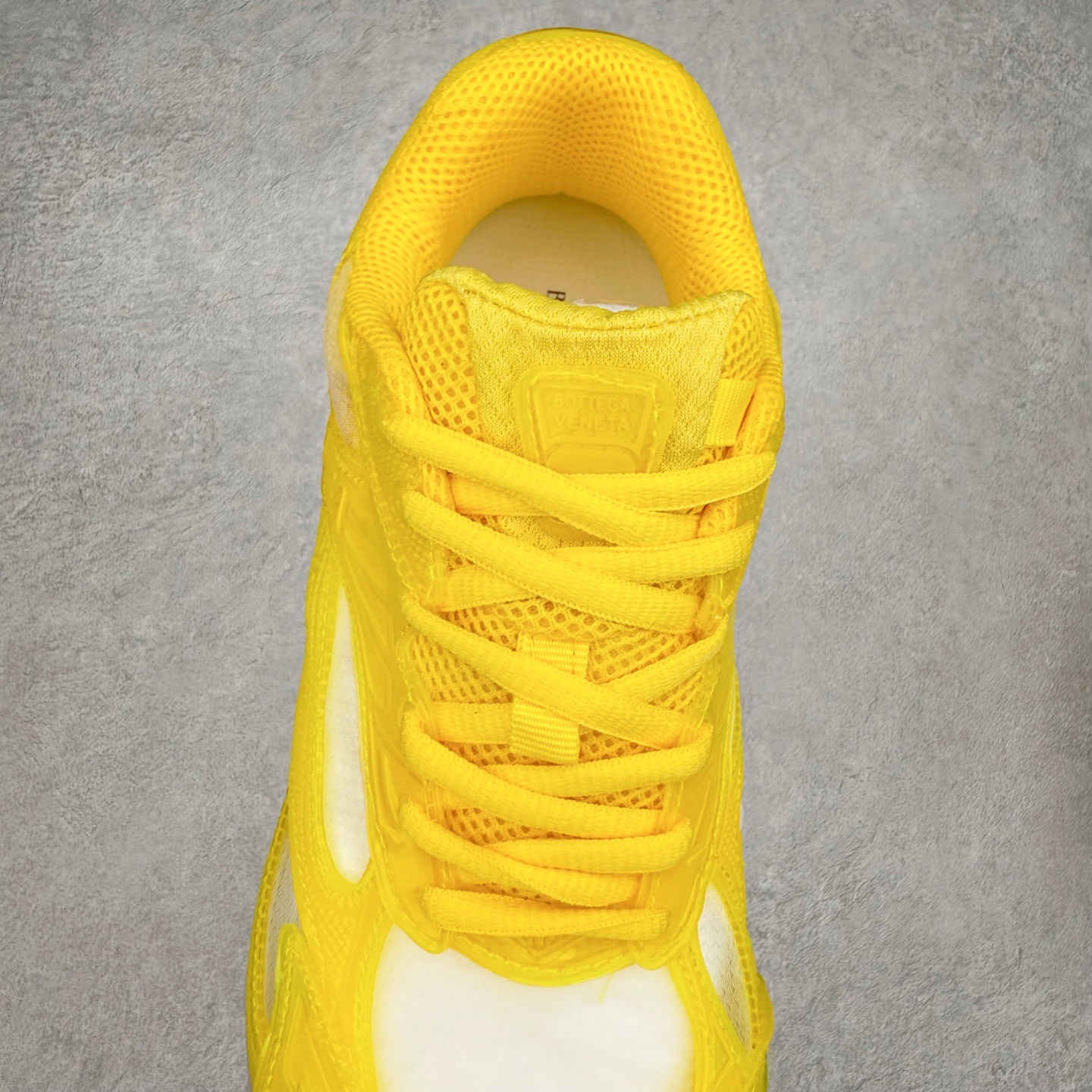 图片[5]-BOTTEGA VENETA Orbit Runner BV葆蝶家时尚休闲王一博同款老爹鞋运动鞋 原版开发 一比一打造 相似度百分之99以上 市场一梯队级别品质 区别市场任何标文顶级品质版本 采用轻质科技网布面料 搭配几何图案设计橡胶外底 王炸系列 高版本 认准套包工艺 实际增高很多哦 还是一样显腿细非常nice 耐玩耐造 对标对版 套包鞋工艺 认准高版本 大底选用拼色TPU大底 配置原版包装 尺码：35 36 37 38 39 40 41 42 43 44 45-选品中心