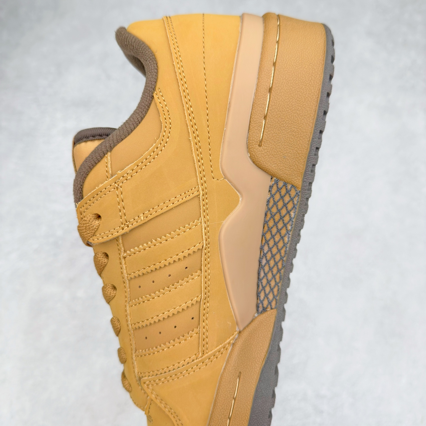 图片[7]-AD Forum 84 Low OG 低帮百搭潮流休闲运动板鞋 ID0989 以复古篮球鞋的外形为基础 采用皮革拼接 简约百搭 更加贴合舒适 中底内侧网格造型起到点睛之笔 外底橡胶 更显复古 尺码：36 36.5 37.5 38 38.5 39 40 40.5 41 42 42.5 43 44 44.5 45-选品中心