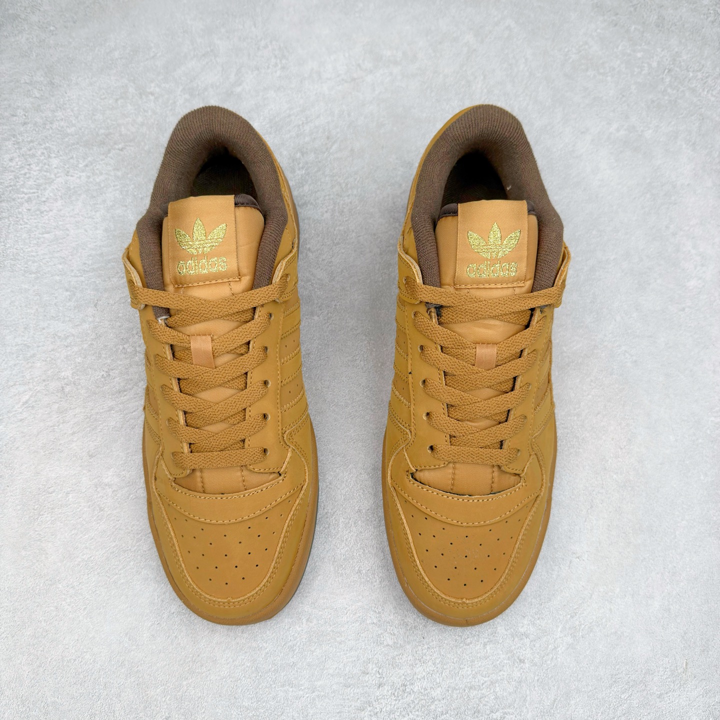 图片[2]-AD Forum 84 Low OG 低帮百搭潮流休闲运动板鞋 ID0989 以复古篮球鞋的外形为基础 采用皮革拼接 简约百搭 更加贴合舒适 中底内侧网格造型起到点睛之笔 外底橡胶 更显复古 尺码：36 36.5 37.5 38 38.5 39 40 40.5 41 42 42.5 43 44 44.5 45-选品中心