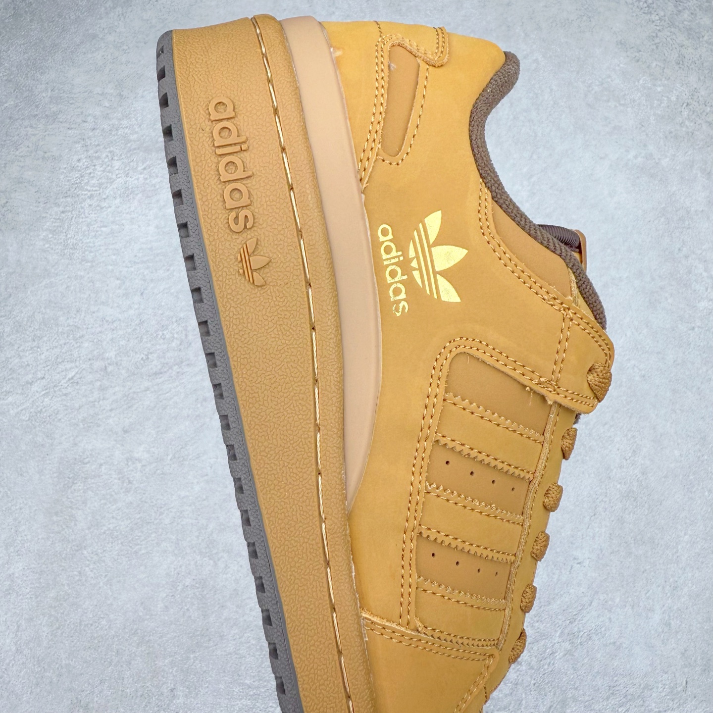 图片[6]-AD Forum 84 Low OG 低帮百搭潮流休闲运动板鞋 ID0989 以复古篮球鞋的外形为基础 采用皮革拼接 简约百搭 更加贴合舒适 中底内侧网格造型起到点睛之笔 外底橡胶 更显复古 尺码：36 36.5 37.5 38 38.5 39 40 40.5 41 42 42.5 43 44 44.5 45-选品中心