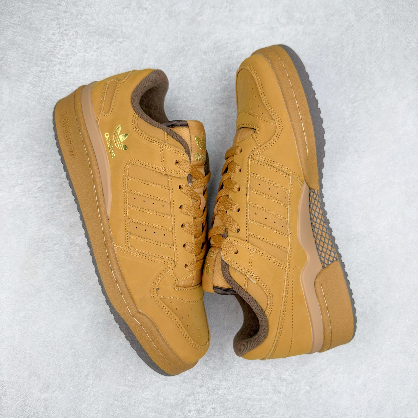 图片[3]-AD Forum 84 Low OG 低帮百搭潮流休闲运动板鞋 ID0989 以复古篮球鞋的外形为基础 采用皮革拼接 简约百搭 更加贴合舒适 中底内侧网格造型起到点睛之笔 外底橡胶 更显复古 尺码：36 36.5 37.5 38 38.5 39 40 40.5 41 42 42.5 43 44 44.5 45-选品中心