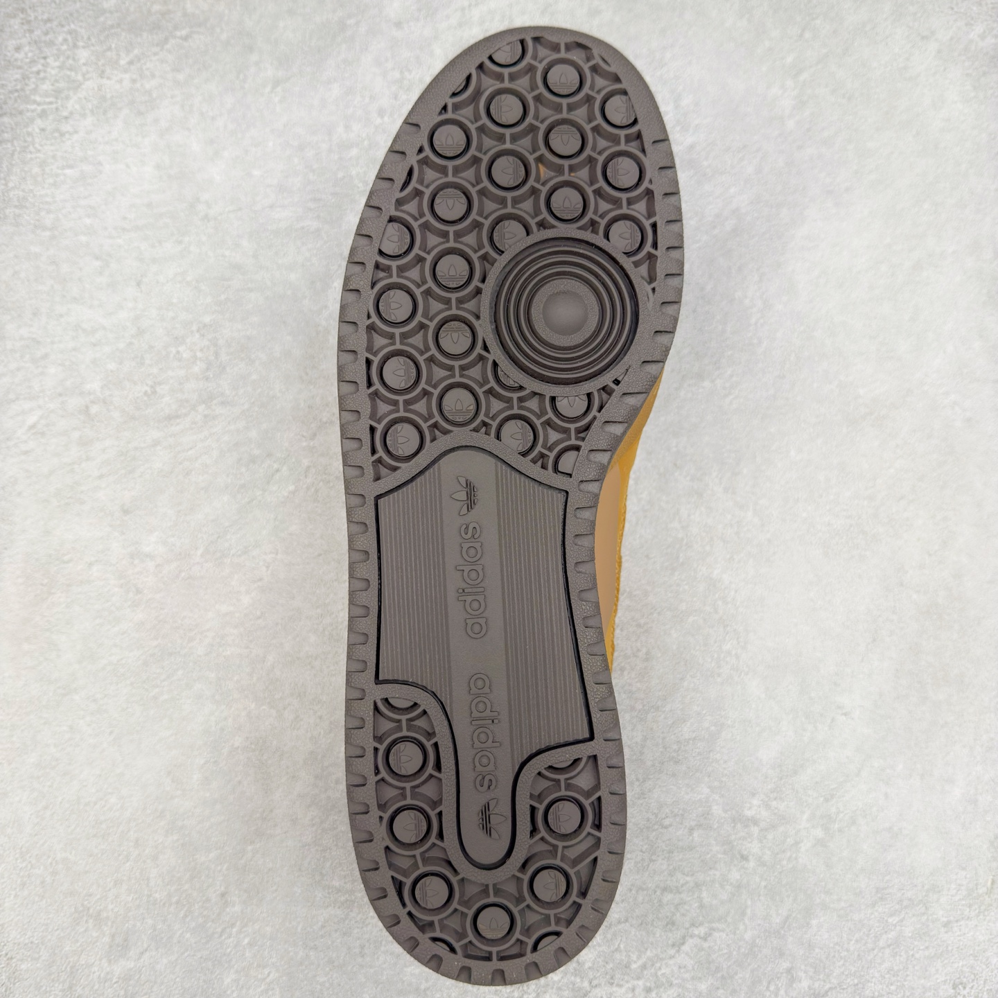 图片[9]-AD Forum 84 Low OG 低帮百搭潮流休闲运动板鞋 ID0989 以复古篮球鞋的外形为基础 采用皮革拼接 简约百搭 更加贴合舒适 中底内侧网格造型起到点睛之笔 外底橡胶 更显复古 尺码：36 36.5 37.5 38 38.5 39 40 40.5 41 42 42.5 43 44 44.5 45-选品中心