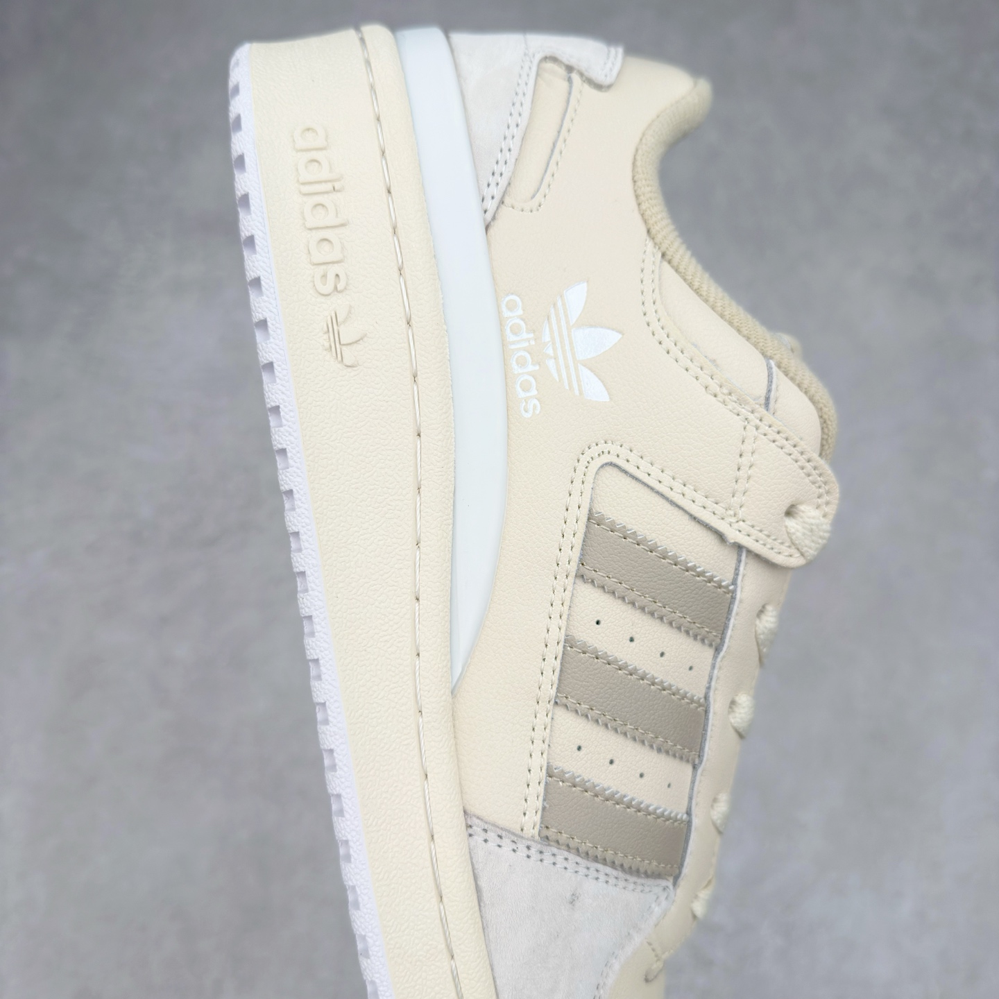 图片[6]-AD Forum 84 Low OG 低帮百搭潮流休闲运动板鞋 ID7995 以复古篮球鞋的外形为基础 采用皮革拼接 简约百搭 更加贴合舒适 中底内侧网格造型起到点睛之笔 外底橡胶 更显复古 尺码：36 36.5 37.5 38 38.5 39 40 40.5 41 42 42.5 43 44 44.5 45-选品中心