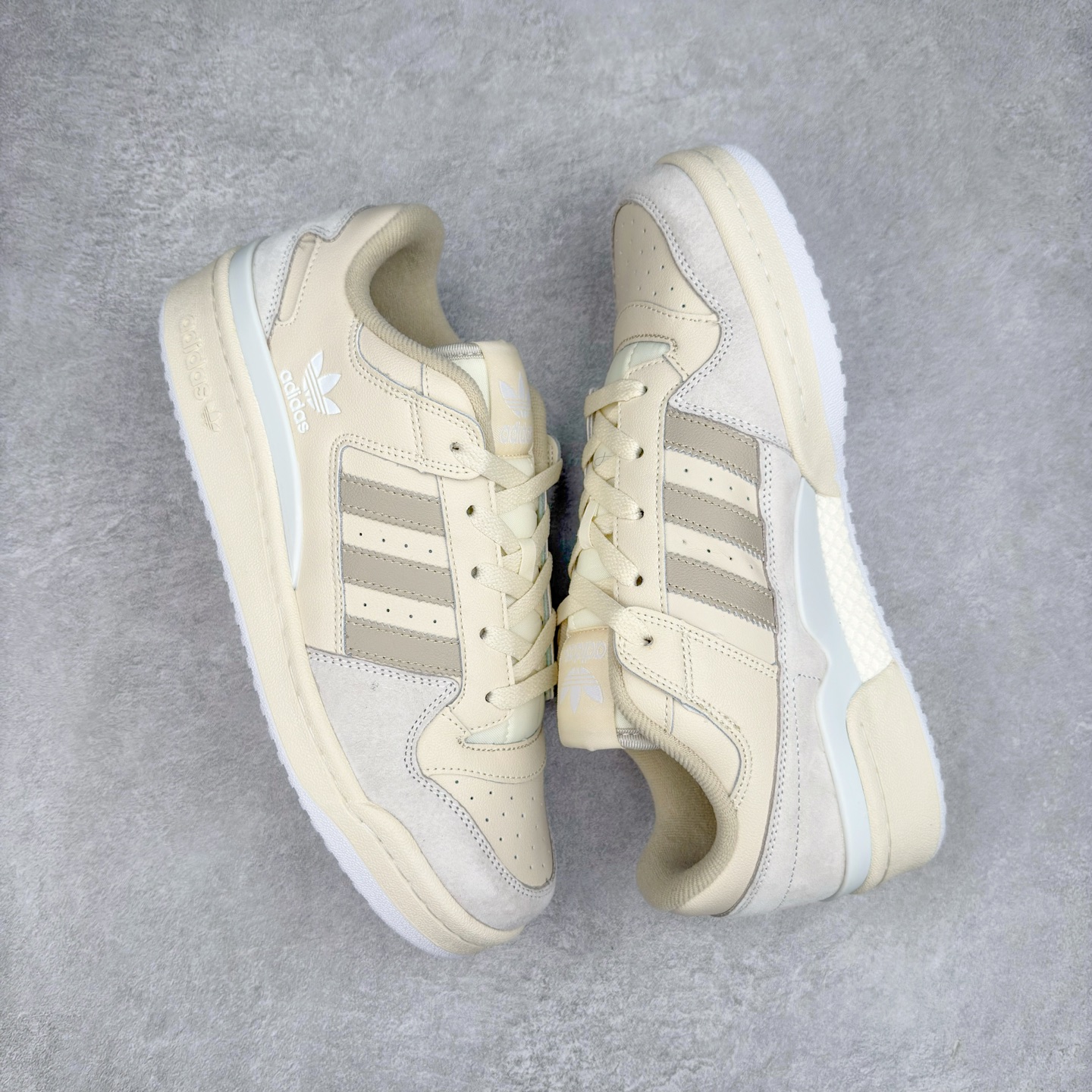 图片[3]-AD Forum 84 Low OG 低帮百搭潮流休闲运动板鞋 ID7995 以复古篮球鞋的外形为基础 采用皮革拼接 简约百搭 更加贴合舒适 中底内侧网格造型起到点睛之笔 外底橡胶 更显复古 尺码：36 36.5 37.5 38 38.5 39 40 40.5 41 42 42.5 43 44 44.5 45-选品中心