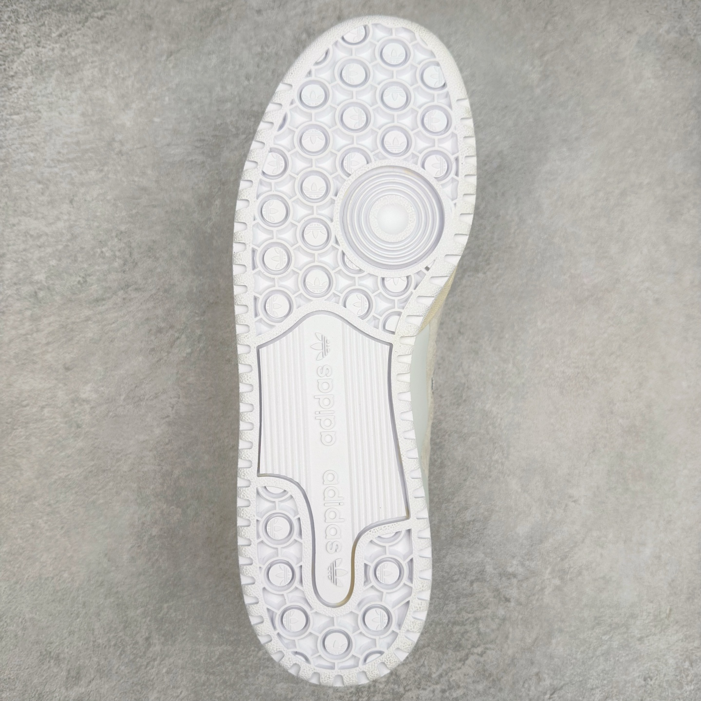 图片[9]-AD Forum 84 Low OG 低帮百搭潮流休闲运动板鞋 ID7995 以复古篮球鞋的外形为基础 采用皮革拼接 简约百搭 更加贴合舒适 中底内侧网格造型起到点睛之笔 外底橡胶 更显复古 尺码：36 36.5 37.5 38 38.5 39 40 40.5 41 42 42.5 43 44 44.5 45-选品中心