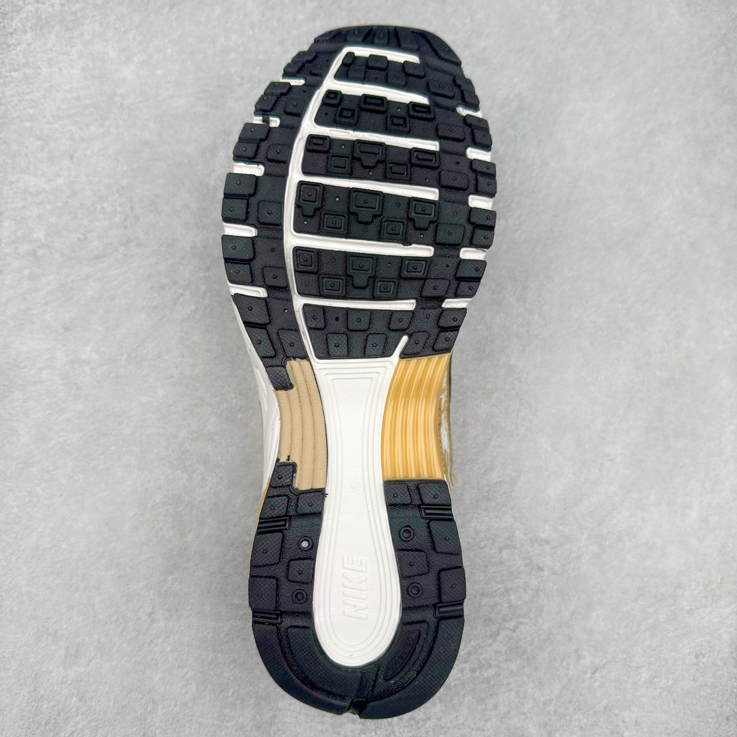 图片[9]-＃A1 NK P-6000 系列低帮复古老爹风休闲运动舒适慢跑鞋 IF1787-100 购入原鞋原装纸板楦头开发 独家私模四层组合大底 市场唯一正确版本 良心定价 新配色陆续出货 进口三文治网面 融合 Pegasus 过往运动鞋设计 助力 21 世纪早期跑步运动跃升时尚新高度 采用透气网眼布、运动风格线条和耐穿覆面 兼具吸睛外观和舒适感受 中底泡绵以田径赛道为灵感 打造厚实设计 缔造出众缓震性能 尺码：36 36.5 37.5 38 38.5 39 40 40.5 41 42 42.5 43 44 44.5 45 46-选品中心