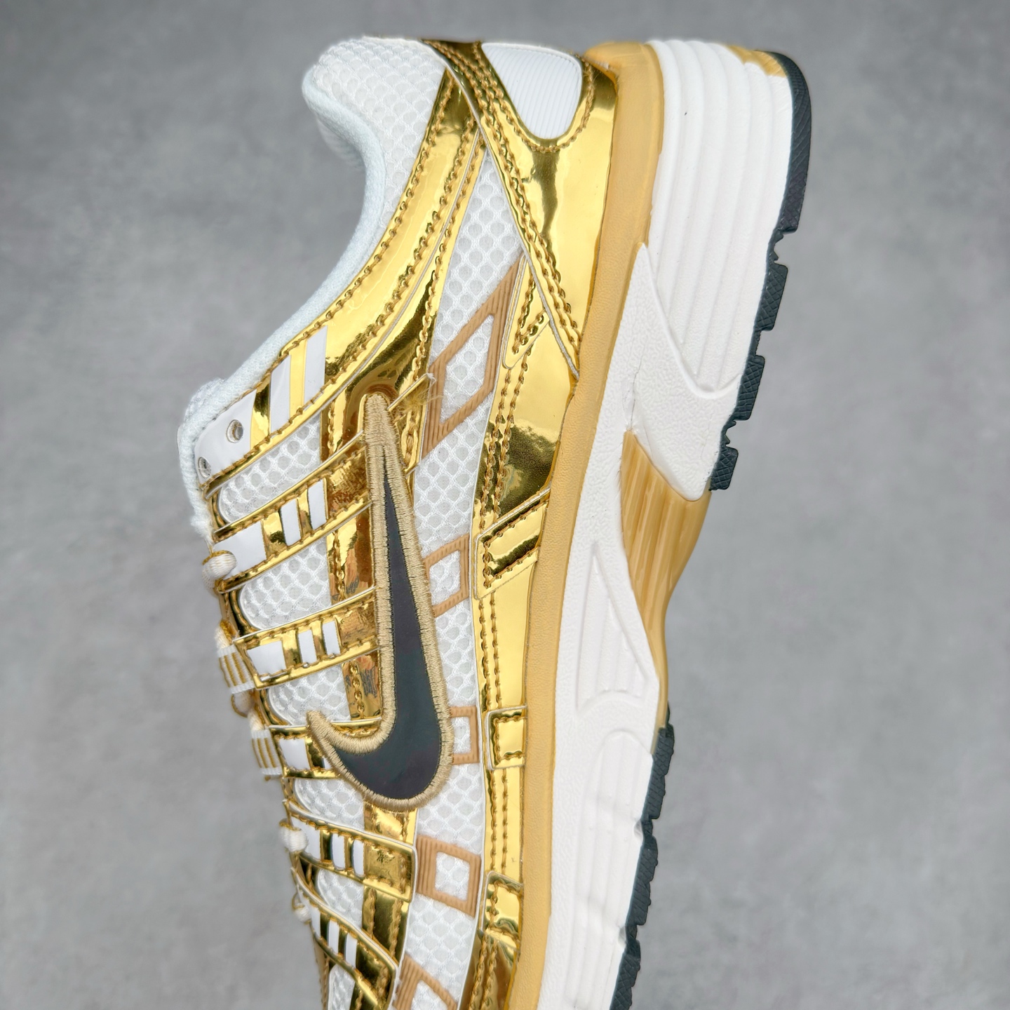 图片[7]-＃A1 NK P-6000 系列低帮复古老爹风休闲运动舒适慢跑鞋 IF1787-100 购入原鞋原装纸板楦头开发 独家私模四层组合大底 市场唯一正确版本 良心定价 新配色陆续出货 进口三文治网面 融合 Pegasus 过往运动鞋设计 助力 21 世纪早期跑步运动跃升时尚新高度 采用透气网眼布、运动风格线条和耐穿覆面 兼具吸睛外观和舒适感受 中底泡绵以田径赛道为灵感 打造厚实设计 缔造出众缓震性能 尺码：36 36.5 37.5 38 38.5 39 40 40.5 41 42 42.5 43 44 44.5 45 46-选品中心