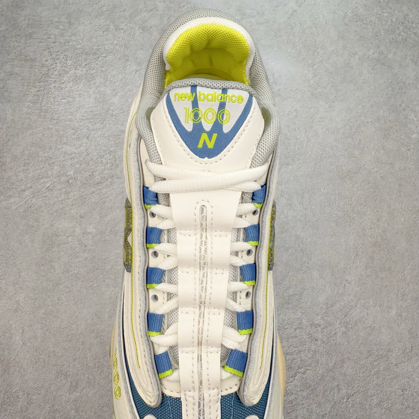 图片[5]-New Balance M1000 NB系列低帮复古老爹风休闲运动慢跑鞋 据悉，New Balance的复古鞋型M1000系列将在2024年正式回归。而自家美产创意总监Teddy Santis的AIMÉ LEON DORE也将率先推出联名1000撑撑场子，鞋款预计将在今年正式发布。New Balance1000系列作为NB最高端的鞋型，诞生于1999年，一度成为当年的热门鞋型，神似Nike Air Max95，现在看来也是一双符合潮流趋势的复古老爹鞋型。此番Teddy Santis亲自操刀，将丰富的配色和升级材质于复古的1000鞋型结合，鞋身采用米色、绿色和粉色的搭配。\\\”N\\\”字Logo也以全新的设计呈现，以1000标志性的网布和皮革材质打造，带来全新的视觉体验。后续ALD和New Balance1000的联名还将推出纯白配色，具体颜值还要等更多实物图的释出。AIMÉ LEON DORE和New Balance的多次联名一直有着超高的人气，无论是550还是1906R都有着不低的溢价，预计此番颜值不错的全新1000也会有着较高的人气。尺码：36 37 37.5 38 38.5 39.5 40 40.5 41.5 42 42.5 43 44 44.5 45-选品中心