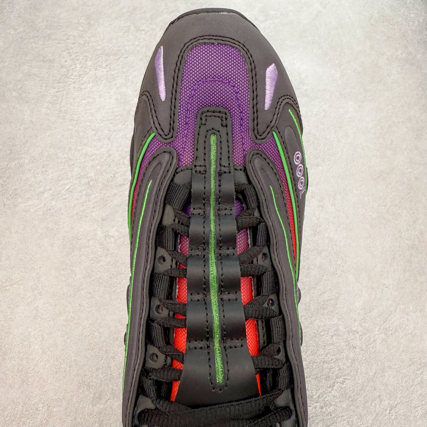 图片[4]-New Balance M1000 NB系列低帮复古老爹风休闲运动慢跑鞋 据悉，New Balance的复古鞋型M1000系列将在2024年正式回归。而自家美产创意总监Teddy Santis的AIMÉ LEON DORE也将率先推出联名1000撑撑场子，鞋款预计将在今年正式发布。New Balance1000系列作为NB最高端的鞋型，诞生于1999年，一度成为当年的热门鞋型，神似Nike Air Max95，现在看来也是一双符合潮流趋势的复古老爹鞋型。此番Teddy Santis亲自操刀，将丰富的配色和升级材质于复古的1000鞋型结合，鞋身采用米色、绿色和粉色的搭配。\\\”N\\\”字Logo也以全新的设计呈现，以1000标志性的网布和皮革材质打造，带来全新的视觉体验。后续ALD和New Balance1000的联名还将推出纯白配色，具体颜值还要等更多实物图的释出。AIMÉ LEON DORE和New Balance的多次联名一直有着超高的人气，无论是550还是1906R都有着不低的溢价，预计此番颜值不错的全新1000也会有着较高的人气。尺码：36 37 37.5 38 38.5 39.5 40 40.5 41.5 42 42.5 43 44 44.5 45-选品中心