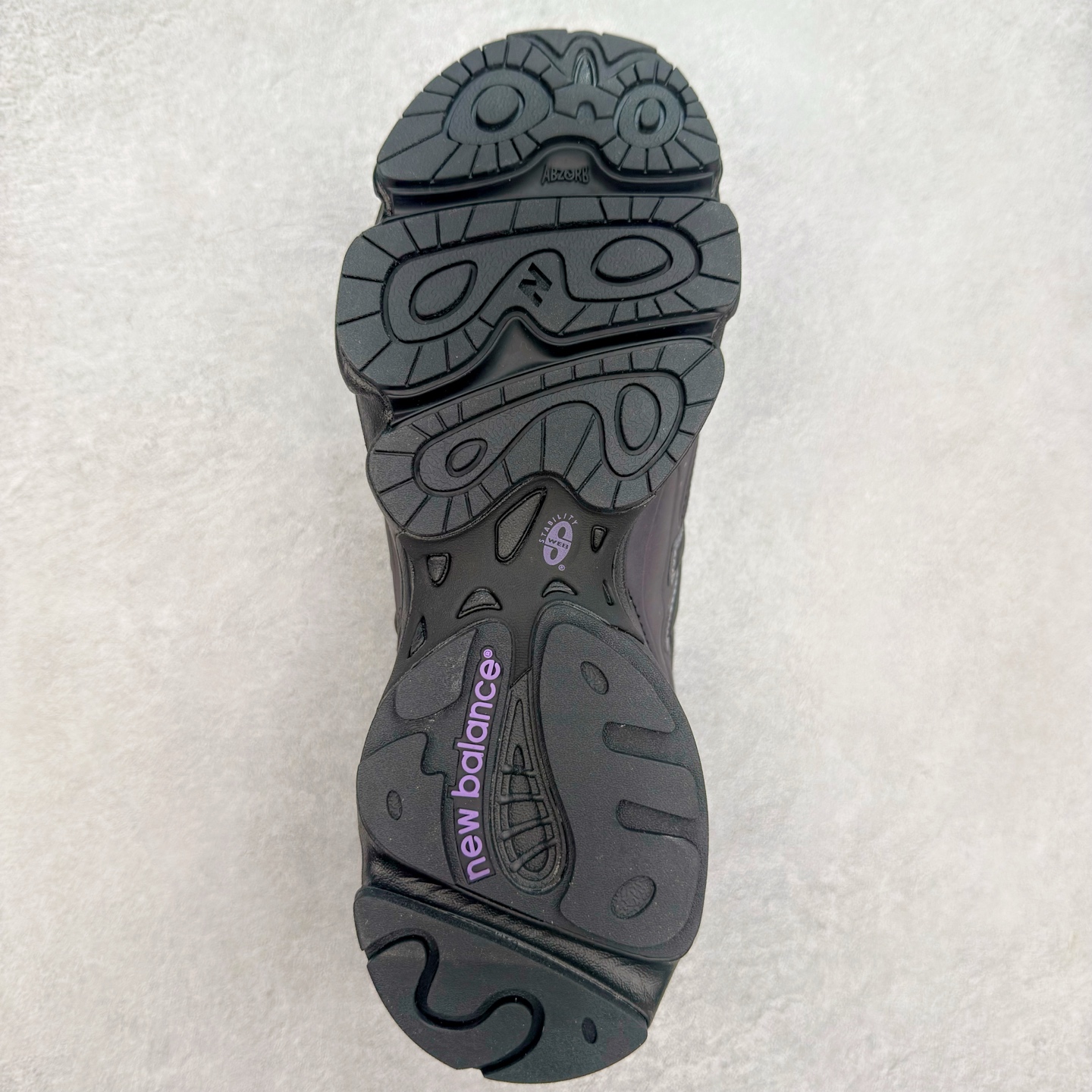 图片[9]-New Balance M1000 NB系列低帮复古老爹风休闲运动慢跑鞋 据悉，New Balance的复古鞋型M1000系列将在2024年正式回归。而自家美产创意总监Teddy Santis的AIMÉ LEON DORE也将率先推出联名1000撑撑场子，鞋款预计将在今年正式发布。New Balance1000系列作为NB最高端的鞋型，诞生于1999年，一度成为当年的热门鞋型，神似Nike Air Max95，现在看来也是一双符合潮流趋势的复古老爹鞋型。此番Teddy Santis亲自操刀，将丰富的配色和升级材质于复古的1000鞋型结合，鞋身采用米色、绿色和粉色的搭配。\\\”N\\\”字Logo也以全新的设计呈现，以1000标志性的网布和皮革材质打造，带来全新的视觉体验。后续ALD和New Balance1000的联名还将推出纯白配色，具体颜值还要等更多实物图的释出。AIMÉ LEON DORE和New Balance的多次联名一直有着超高的人气，无论是550还是1906R都有着不低的溢价，预计此番颜值不错的全新1000也会有着较高的人气。尺码：36 37 37.5 38 38.5 39.5 40 40.5 41.5 42 42.5 43 44 44.5 45-选品中心