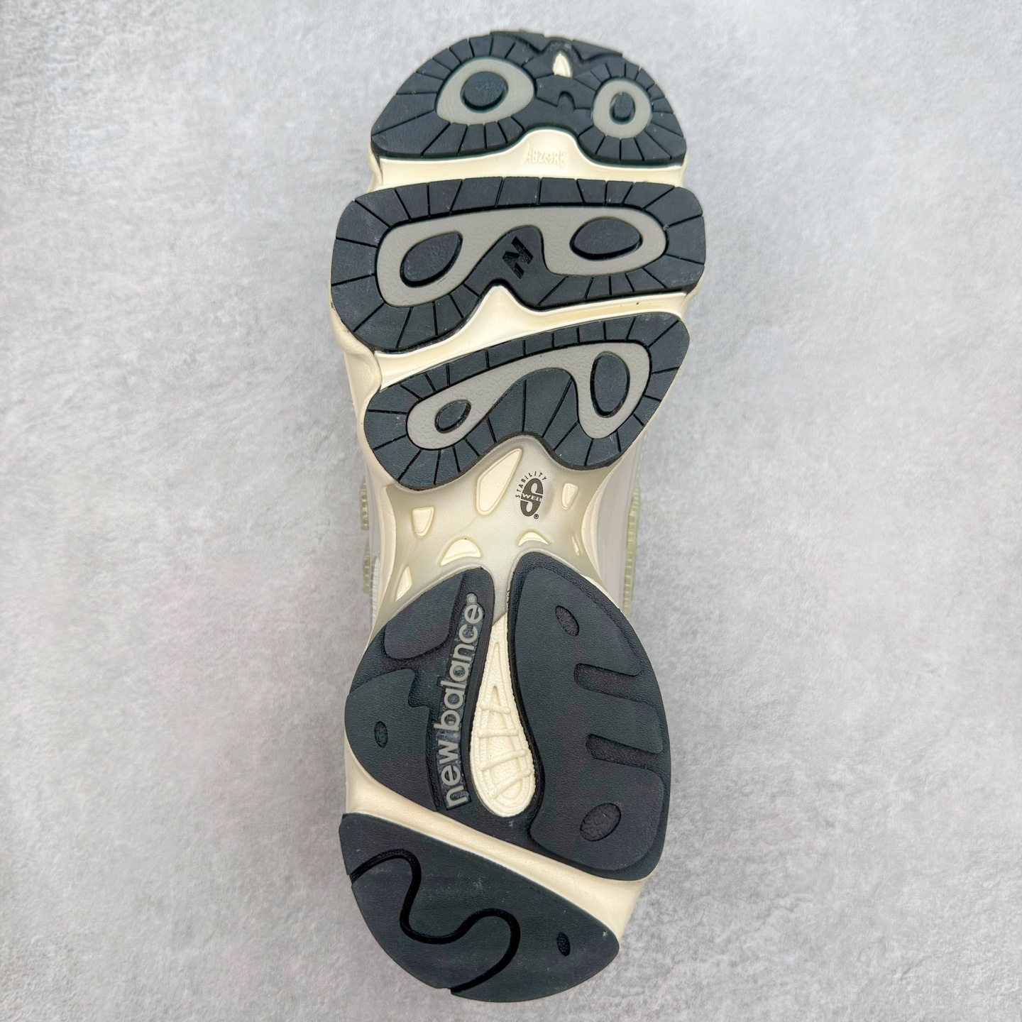 图片[9]-New Balance M1000 NB系列低帮复古老爹风休闲运动慢跑鞋 据悉，New Balance的复古鞋型M1000系列将在2024年正式回归。而自家美产创意总监Teddy Santis的AIMÉ LEON DORE也将率先推出联名1000撑撑场子，鞋款预计将在今年正式发布。New Balance1000系列作为NB最高端的鞋型，诞生于1999年，一度成为当年的热门鞋型，神似Nike Air Max95，现在看来也是一双符合潮流趋势的复古老爹鞋型。此番Teddy Santis亲自操刀，将丰富的配色和升级材质于复古的1000鞋型结合，鞋身采用米色、绿色和粉色的搭配。\\\”N\\\”字Logo也以全新的设计呈现，以1000标志性的网布和皮革材质打造，带来全新的视觉体验。后续ALD和New Balance1000的联名还将推出纯白配色，具体颜值还要等更多实物图的释出。AIMÉ LEON DORE和New Balance的多次联名一直有着超高的人气，无论是550还是1906R都有着不低的溢价，预计此番颜值不错的全新1000也会有着较高的人气。尺码：36 37 37.5 38 38.5 39.5 40 40.5 41.5 42 42.5 43 44 44.5 45-选品中心