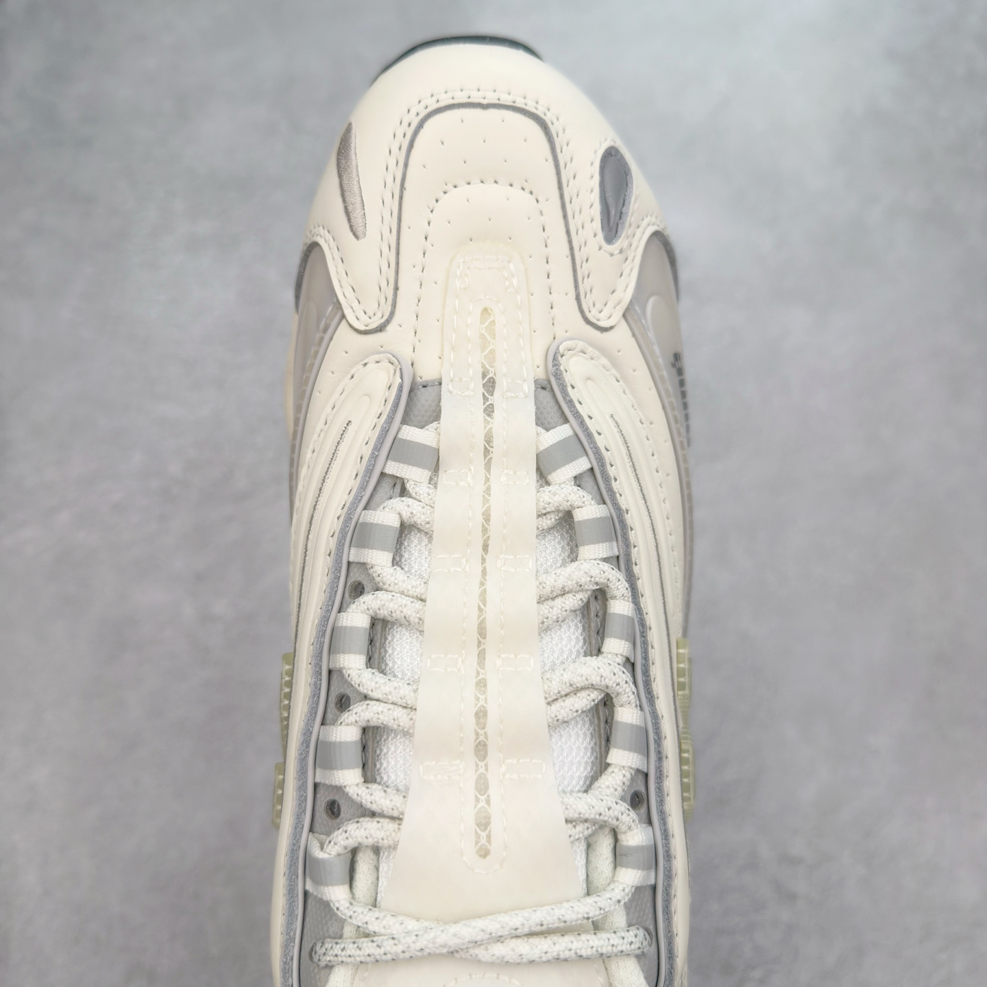 图片[4]-New Balance M1000 NB系列低帮复古老爹风休闲运动慢跑鞋 据悉，New Balance的复古鞋型M1000系列将在2024年正式回归。而自家美产创意总监Teddy Santis的AIMÉ LEON DORE也将率先推出联名1000撑撑场子，鞋款预计将在今年正式发布。New Balance1000系列作为NB最高端的鞋型，诞生于1999年，一度成为当年的热门鞋型，神似Nike Air Max95，现在看来也是一双符合潮流趋势的复古老爹鞋型。此番Teddy Santis亲自操刀，将丰富的配色和升级材质于复古的1000鞋型结合，鞋身采用米色、绿色和粉色的搭配。\\\”N\\\”字Logo也以全新的设计呈现，以1000标志性的网布和皮革材质打造，带来全新的视觉体验。后续ALD和New Balance1000的联名还将推出纯白配色，具体颜值还要等更多实物图的释出。AIMÉ LEON DORE和New Balance的多次联名一直有着超高的人气，无论是550还是1906R都有着不低的溢价，预计此番颜值不错的全新1000也会有着较高的人气。尺码：36 37 37.5 38 38.5 39.5 40 40.5 41.5 42 42.5 43 44 44.5 45-选品中心