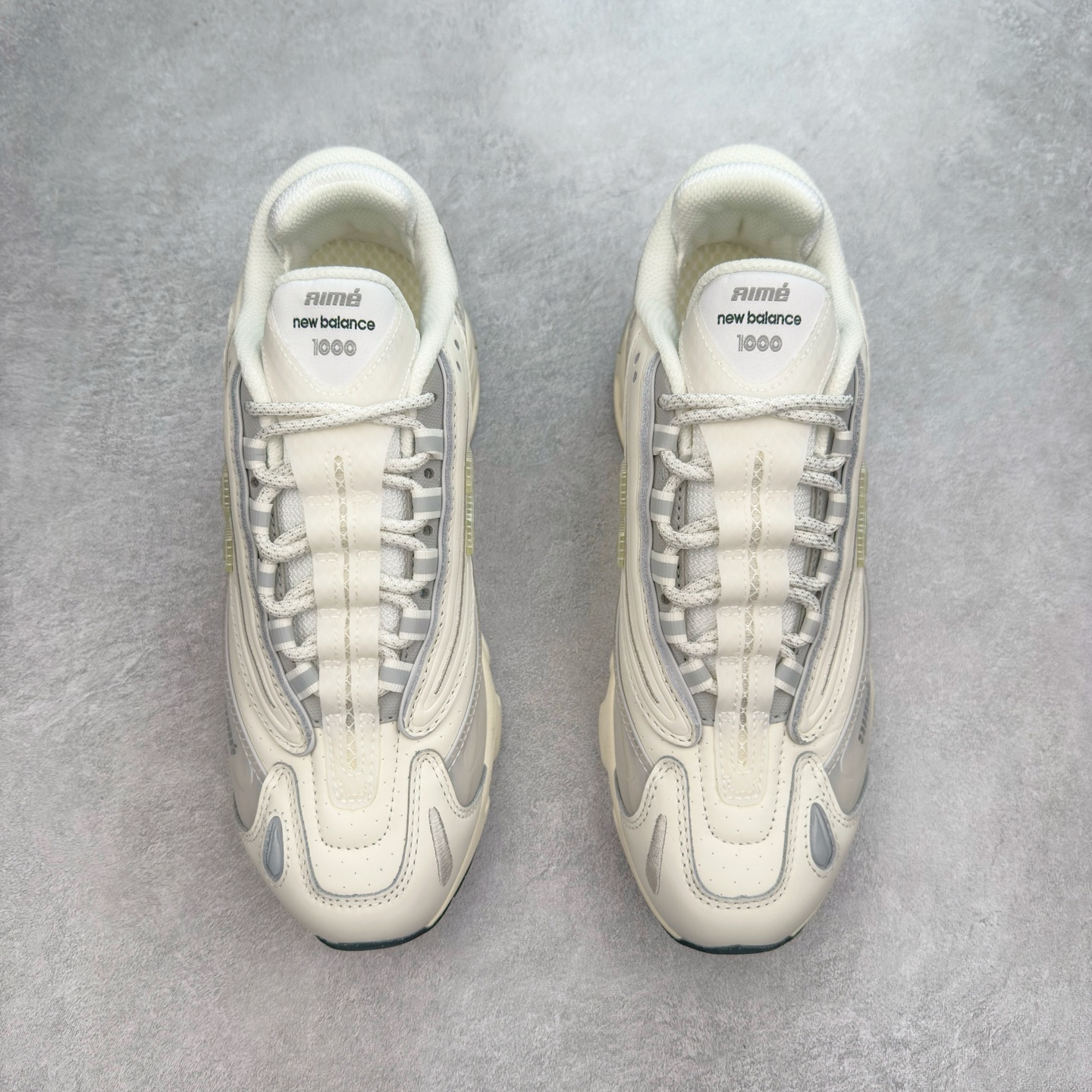 图片[2]-New Balance M1000 NB系列低帮复古老爹风休闲运动慢跑鞋 据悉，New Balance的复古鞋型M1000系列将在2024年正式回归。而自家美产创意总监Teddy Santis的AIMÉ LEON DORE也将率先推出联名1000撑撑场子，鞋款预计将在今年正式发布。New Balance1000系列作为NB最高端的鞋型，诞生于1999年，一度成为当年的热门鞋型，神似Nike Air Max95，现在看来也是一双符合潮流趋势的复古老爹鞋型。此番Teddy Santis亲自操刀，将丰富的配色和升级材质于复古的1000鞋型结合，鞋身采用米色、绿色和粉色的搭配。\\\”N\\\”字Logo也以全新的设计呈现，以1000标志性的网布和皮革材质打造，带来全新的视觉体验。后续ALD和New Balance1000的联名还将推出纯白配色，具体颜值还要等更多实物图的释出。AIMÉ LEON DORE和New Balance的多次联名一直有着超高的人气，无论是550还是1906R都有着不低的溢价，预计此番颜值不错的全新1000也会有着较高的人气。尺码：36 37 37.5 38 38.5 39.5 40 40.5 41.5 42 42.5 43 44 44.5 45-选品中心