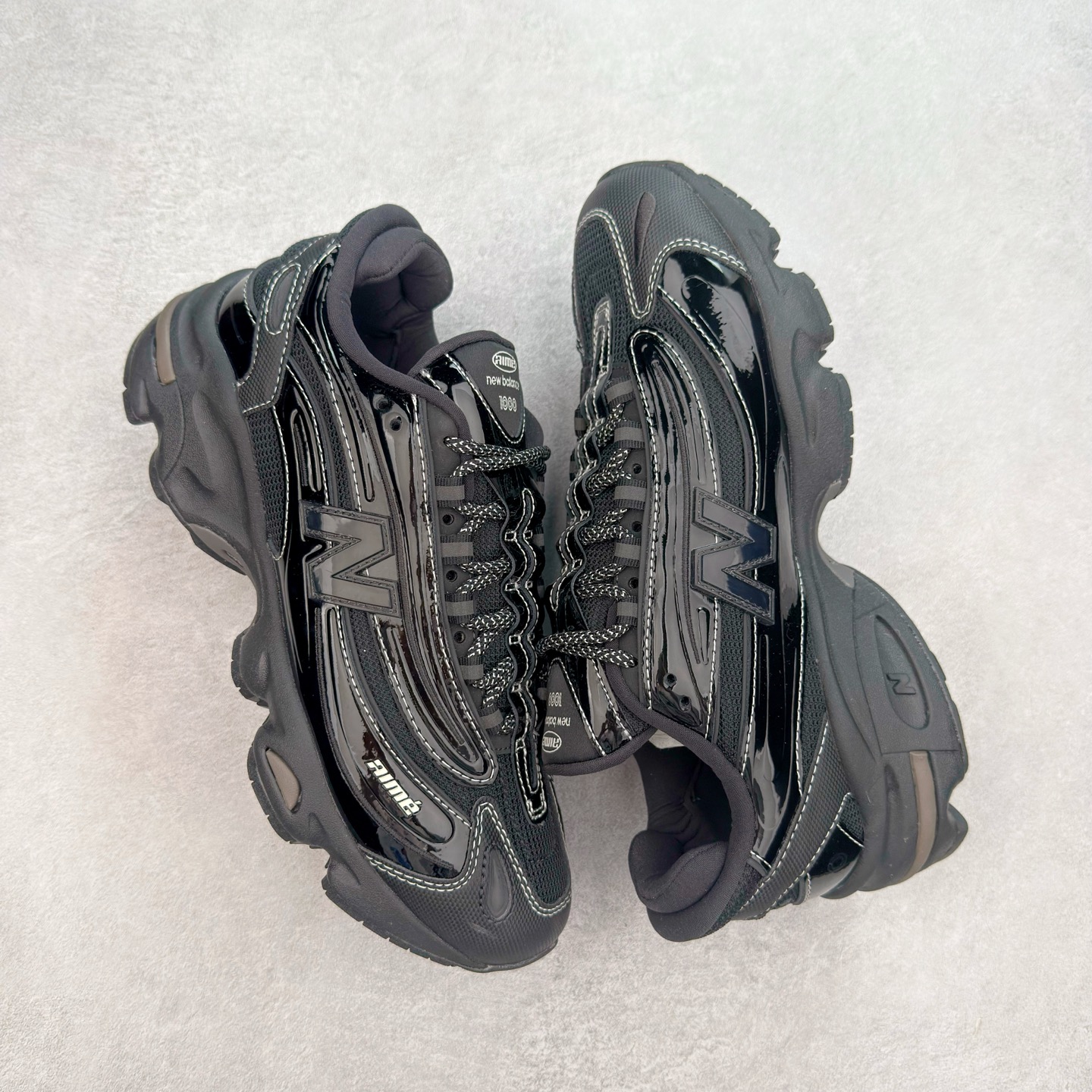 图片[3]-New Balance M1000 NB系列低帮复古老爹风休闲运动慢跑鞋 据悉，New Balance的复古鞋型M1000系列将在2024年正式回归。而自家美产创意总监Teddy Santis的AIMÉ LEON DORE也将率先推出联名1000撑撑场子，鞋款预计将在今年正式发布。New Balance1000系列作为NB最高端的鞋型，诞生于1999年，一度成为当年的热门鞋型，神似Nike Air Max95，现在看来也是一双符合潮流趋势的复古老爹鞋型。此番Teddy Santis亲自操刀，将丰富的配色和升级材质于复古的1000鞋型结合，鞋身采用米色、绿色和粉色的搭配。\\\”N\\\”字Logo也以全新的设计呈现，以1000标志性的网布和皮革材质打造，带来全新的视觉体验。后续ALD和New Balance1000的联名还将推出纯白配色，具体颜值还要等更多实物图的释出。AIMÉ LEON DORE和New Balance的多次联名一直有着超高的人气，无论是550还是1906R都有着不低的溢价，预计此番颜值不错的全新1000也会有着较高的人气。尺码：36 37 37.5 38 38.5 39.5 40 40.5 41.5 42 42.5 43 44 44.5 45-选品中心