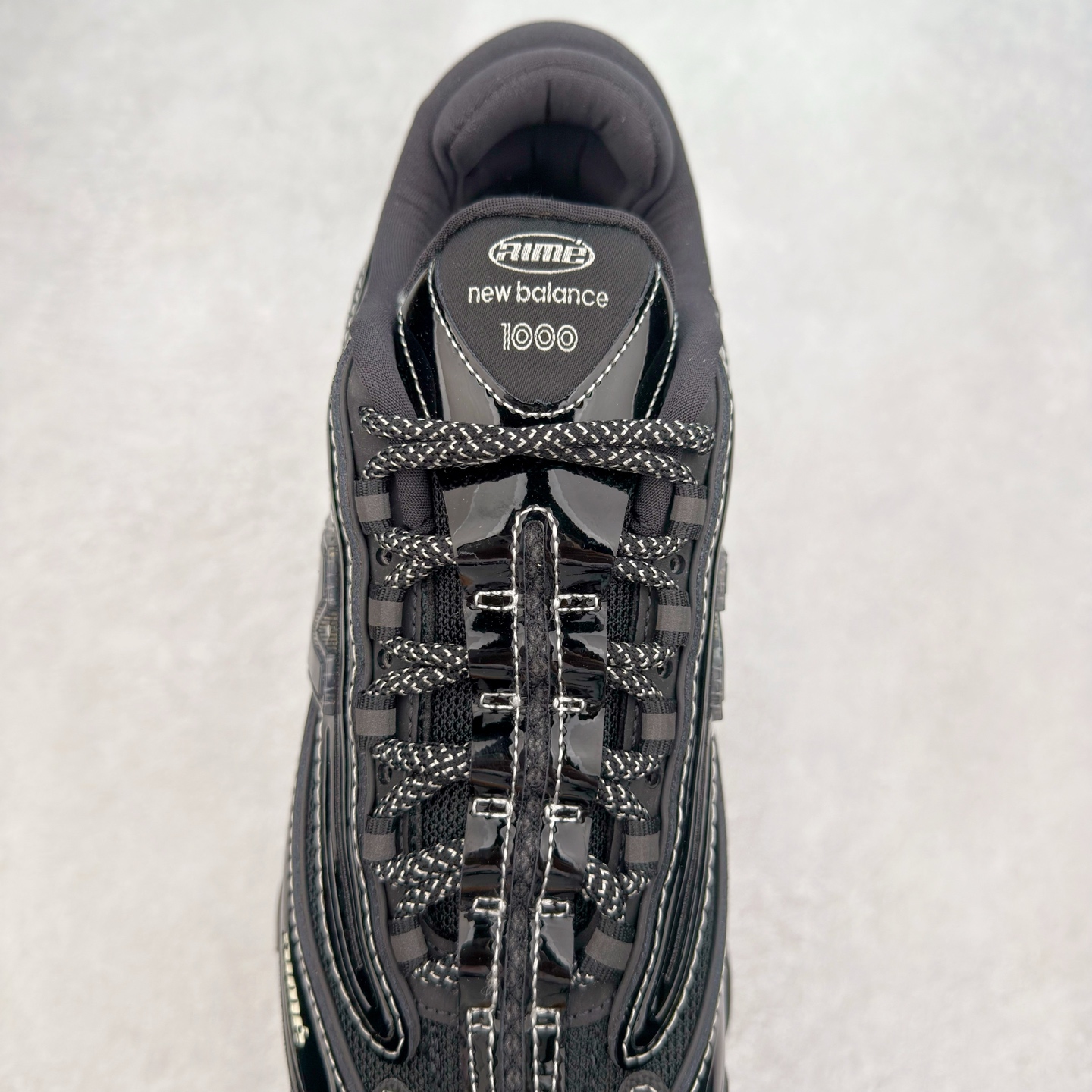 图片[5]-New Balance M1000 NB系列低帮复古老爹风休闲运动慢跑鞋 据悉，New Balance的复古鞋型M1000系列将在2024年正式回归。而自家美产创意总监Teddy Santis的AIMÉ LEON DORE也将率先推出联名1000撑撑场子，鞋款预计将在今年正式发布。New Balance1000系列作为NB最高端的鞋型，诞生于1999年，一度成为当年的热门鞋型，神似Nike Air Max95，现在看来也是一双符合潮流趋势的复古老爹鞋型。此番Teddy Santis亲自操刀，将丰富的配色和升级材质于复古的1000鞋型结合，鞋身采用米色、绿色和粉色的搭配。\\\”N\\\”字Logo也以全新的设计呈现，以1000标志性的网布和皮革材质打造，带来全新的视觉体验。后续ALD和New Balance1000的联名还将推出纯白配色，具体颜值还要等更多实物图的释出。AIMÉ LEON DORE和New Balance的多次联名一直有着超高的人气，无论是550还是1906R都有着不低的溢价，预计此番颜值不错的全新1000也会有着较高的人气。尺码：36 37 37.5 38 38.5 39.5 40 40.5 41.5 42 42.5 43 44 44.5 45-选品中心