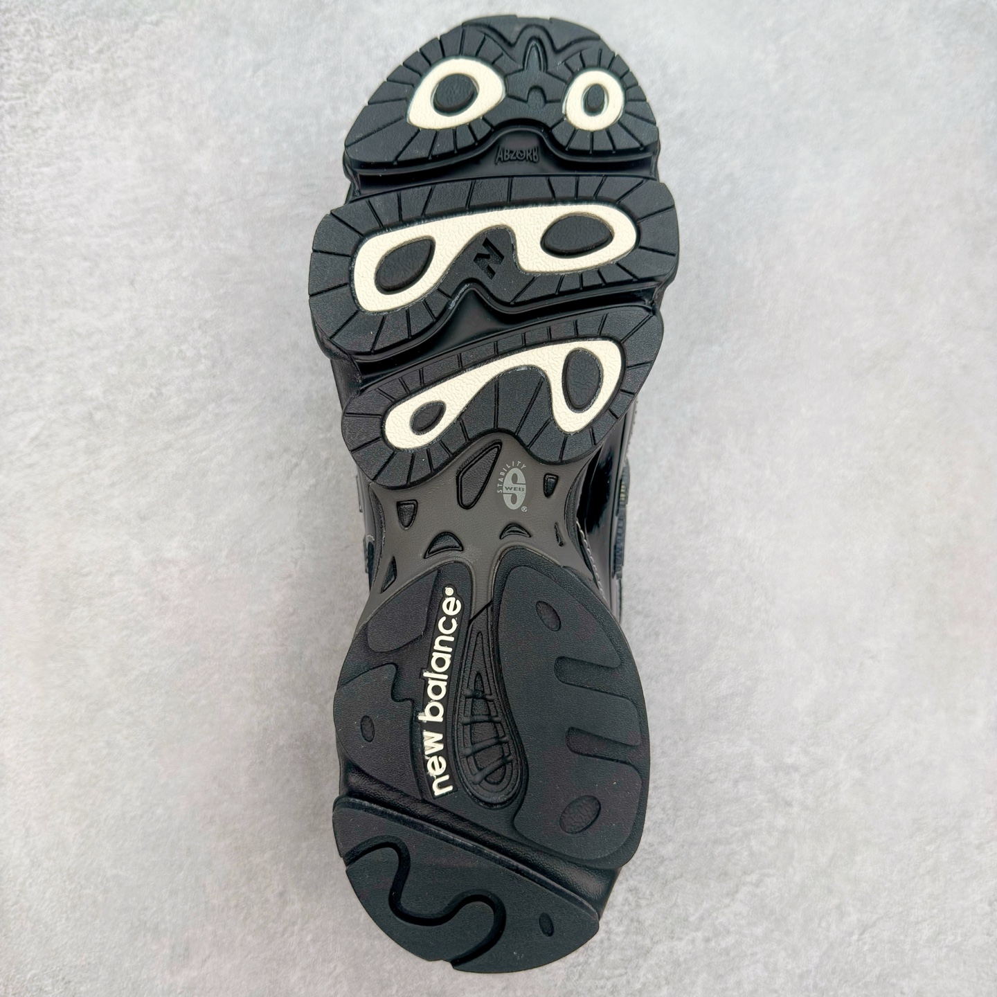 图片[9]-New Balance M1000 NB系列低帮复古老爹风休闲运动慢跑鞋 据悉，New Balance的复古鞋型M1000系列将在2024年正式回归。而自家美产创意总监Teddy Santis的AIMÉ LEON DORE也将率先推出联名1000撑撑场子，鞋款预计将在今年正式发布。New Balance1000系列作为NB最高端的鞋型，诞生于1999年，一度成为当年的热门鞋型，神似Nike Air Max95，现在看来也是一双符合潮流趋势的复古老爹鞋型。此番Teddy Santis亲自操刀，将丰富的配色和升级材质于复古的1000鞋型结合，鞋身采用米色、绿色和粉色的搭配。\\\”N\\\”字Logo也以全新的设计呈现，以1000标志性的网布和皮革材质打造，带来全新的视觉体验。后续ALD和New Balance1000的联名还将推出纯白配色，具体颜值还要等更多实物图的释出。AIMÉ LEON DORE和New Balance的多次联名一直有着超高的人气，无论是550还是1906R都有着不低的溢价，预计此番颜值不错的全新1000也会有着较高的人气。尺码：36 37 37.5 38 38.5 39.5 40 40.5 41.5 42 42.5 43 44 44.5 45-选品中心