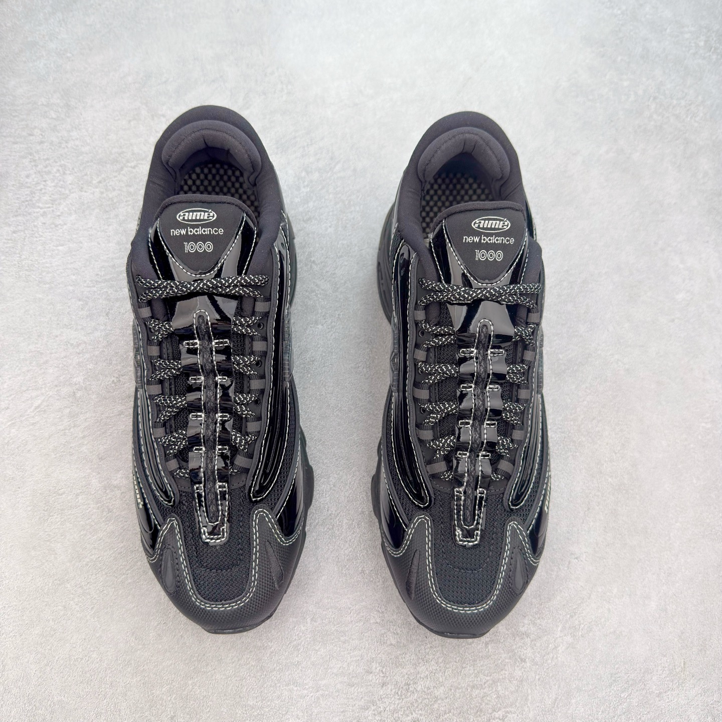 图片[2]-New Balance M1000 NB系列低帮复古老爹风休闲运动慢跑鞋 据悉，New Balance的复古鞋型M1000系列将在2024年正式回归。而自家美产创意总监Teddy Santis的AIMÉ LEON DORE也将率先推出联名1000撑撑场子，鞋款预计将在今年正式发布。New Balance1000系列作为NB最高端的鞋型，诞生于1999年，一度成为当年的热门鞋型，神似Nike Air Max95，现在看来也是一双符合潮流趋势的复古老爹鞋型。此番Teddy Santis亲自操刀，将丰富的配色和升级材质于复古的1000鞋型结合，鞋身采用米色、绿色和粉色的搭配。\\\”N\\\”字Logo也以全新的设计呈现，以1000标志性的网布和皮革材质打造，带来全新的视觉体验。后续ALD和New Balance1000的联名还将推出纯白配色，具体颜值还要等更多实物图的释出。AIMÉ LEON DORE和New Balance的多次联名一直有着超高的人气，无论是550还是1906R都有着不低的溢价，预计此番颜值不错的全新1000也会有着较高的人气。尺码：36 37 37.5 38 38.5 39.5 40 40.5 41.5 42 42.5 43 44 44.5 45-选品中心