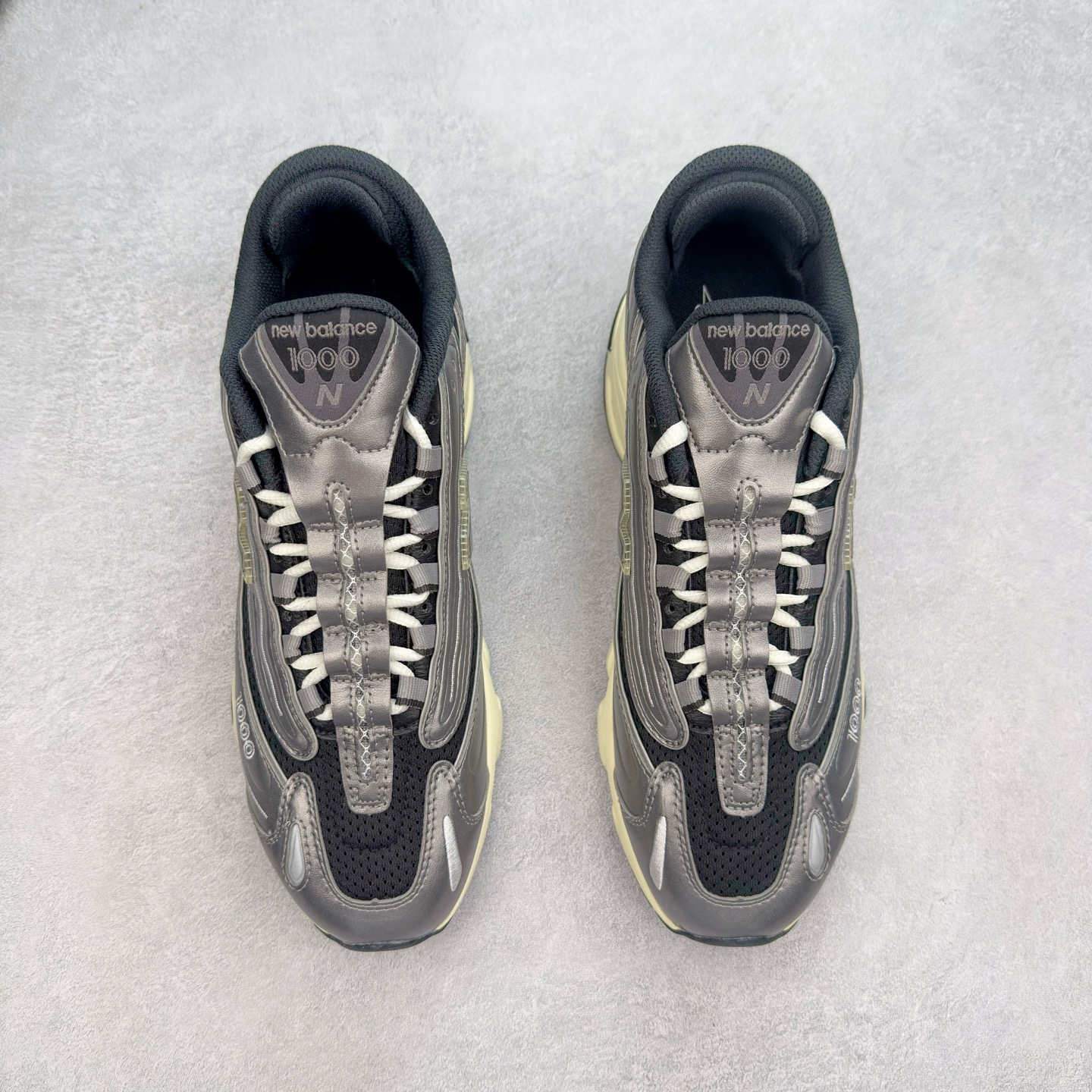 图片[2]-New Balance M1000 NB系列低帮复古老爹风休闲运动慢跑鞋 据悉，New Balance的复古鞋型M1000系列将在2024年正式回归。而自家美产创意总监Teddy Santis的AIMÉ LEON DORE也将率先推出联名1000撑撑场子，鞋款预计将在今年正式发布。New Balance1000系列作为NB最高端的鞋型，诞生于1999年，一度成为当年的热门鞋型，神似Nike Air Max95，现在看来也是一双符合潮流趋势的复古老爹鞋型。此番Teddy Santis亲自操刀，将丰富的配色和升级材质于复古的1000鞋型结合，鞋身采用米色、绿色和粉色的搭配。\\\”N\\\”字Logo也以全新的设计呈现，以1000标志性的网布和皮革材质打造，带来全新的视觉体验。后续ALD和New Balance1000的联名还将推出纯白配色，具体颜值还要等更多实物图的释出。AIMÉ LEON DORE和New Balance的多次联名一直有着超高的人气，无论是550还是1906R都有着不低的溢价，预计此番颜值不错的全新1000也会有着较高的人气。尺码：36 37 37.5 38 38.5 39.5 40 40.5 41.5 42 42.5 43 44 44.5 45-选品中心