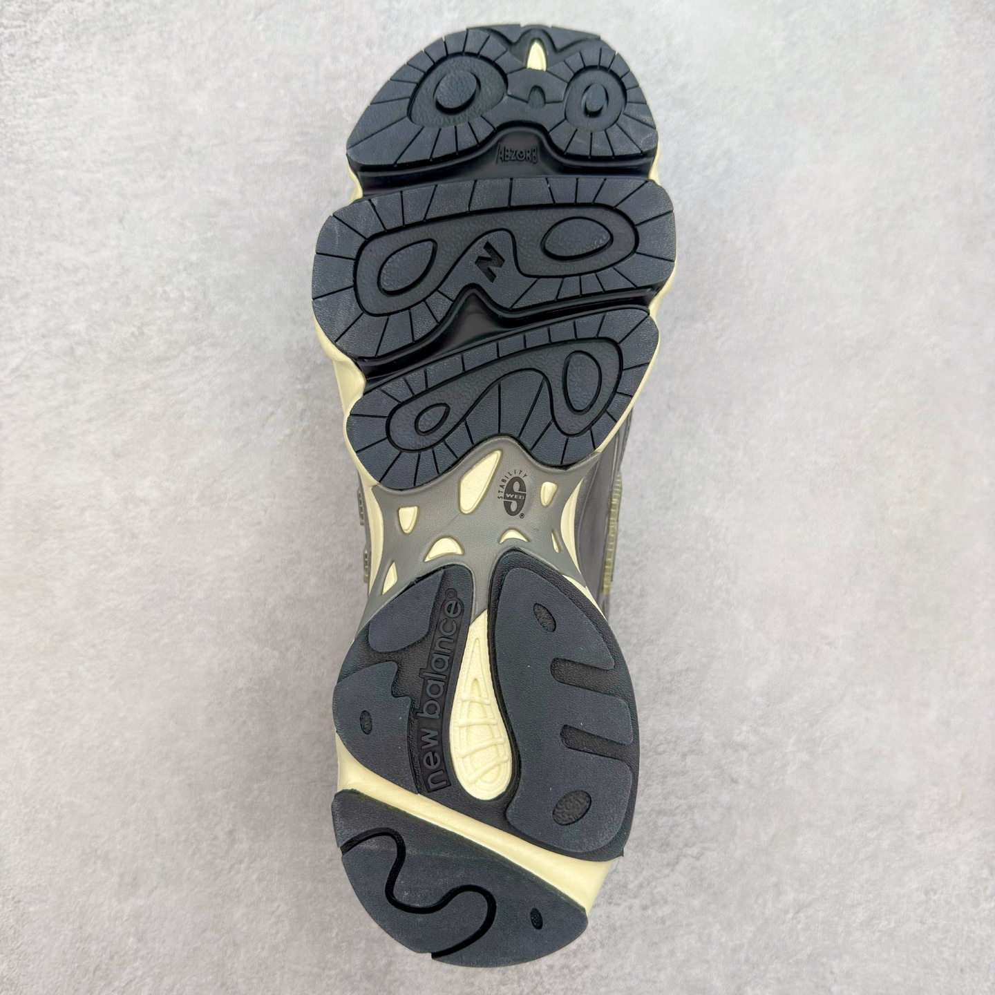 图片[9]-New Balance M1000 NB系列低帮复古老爹风休闲运动慢跑鞋 据悉，New Balance的复古鞋型M1000系列将在2024年正式回归。而自家美产创意总监Teddy Santis的AIMÉ LEON DORE也将率先推出联名1000撑撑场子，鞋款预计将在今年正式发布。New Balance1000系列作为NB最高端的鞋型，诞生于1999年，一度成为当年的热门鞋型，神似Nike Air Max95，现在看来也是一双符合潮流趋势的复古老爹鞋型。此番Teddy Santis亲自操刀，将丰富的配色和升级材质于复古的1000鞋型结合，鞋身采用米色、绿色和粉色的搭配。\\\”N\\\”字Logo也以全新的设计呈现，以1000标志性的网布和皮革材质打造，带来全新的视觉体验。后续ALD和New Balance1000的联名还将推出纯白配色，具体颜值还要等更多实物图的释出。AIMÉ LEON DORE和New Balance的多次联名一直有着超高的人气，无论是550还是1906R都有着不低的溢价，预计此番颜值不错的全新1000也会有着较高的人气。尺码：36 37 37.5 38 38.5 39.5 40 40.5 41.5 42 42.5 43 44 44.5 45-选品中心