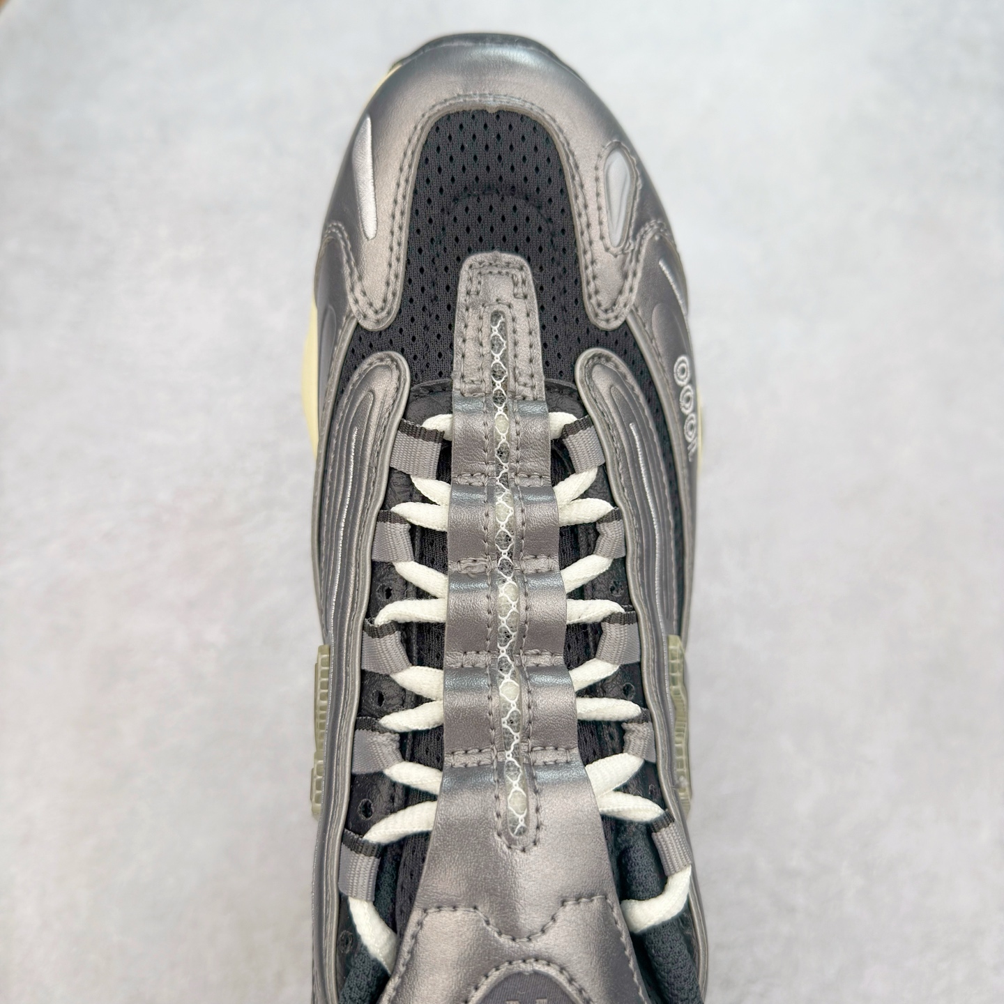 图片[4]-New Balance M1000 NB系列低帮复古老爹风休闲运动慢跑鞋 据悉，New Balance的复古鞋型M1000系列将在2024年正式回归。而自家美产创意总监Teddy Santis的AIMÉ LEON DORE也将率先推出联名1000撑撑场子，鞋款预计将在今年正式发布。New Balance1000系列作为NB最高端的鞋型，诞生于1999年，一度成为当年的热门鞋型，神似Nike Air Max95，现在看来也是一双符合潮流趋势的复古老爹鞋型。此番Teddy Santis亲自操刀，将丰富的配色和升级材质于复古的1000鞋型结合，鞋身采用米色、绿色和粉色的搭配。\\\”N\\\”字Logo也以全新的设计呈现，以1000标志性的网布和皮革材质打造，带来全新的视觉体验。后续ALD和New Balance1000的联名还将推出纯白配色，具体颜值还要等更多实物图的释出。AIMÉ LEON DORE和New Balance的多次联名一直有着超高的人气，无论是550还是1906R都有着不低的溢价，预计此番颜值不错的全新1000也会有着较高的人气。尺码：36 37 37.5 38 38.5 39.5 40 40.5 41.5 42 42.5 43 44 44.5 45-选品中心