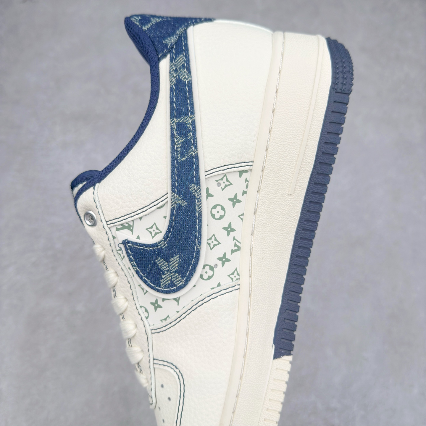 图片[7]-NK Air Force 1´07 Low 空军一号低帮百搭休闲运动板鞋 YX5066-342 柔软、弹性十足的缓震性能和出色的中底设计 横跨复古与现代的外型结合 造就出风靡全球 三十多年的Force 1 直到今天还深受青睐 实拍调校N版已经零色差零失真 百分百还原实物色彩所见即所得 不存在货不对板色差等低级问题 选购参考实物拍摄 不混卖不参货 只用心做好货严格选品 承诺混一赔十 尺码：36 36.5 37.5 38 38.5 39 40 40.5 41 42 42.5 43 44 44.5 45-选品中心