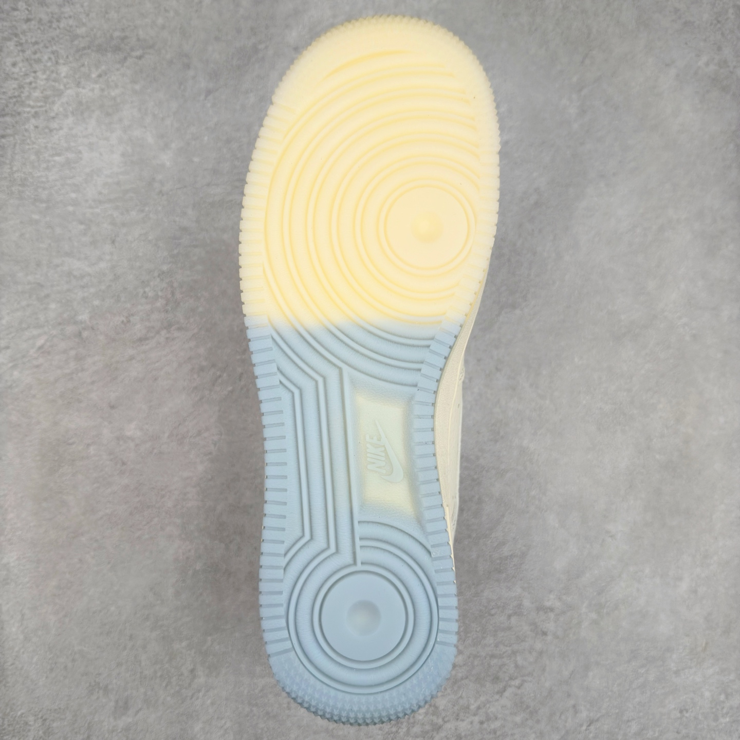 图片[9]-NK Air Force 1´07 Low 空军一号低帮百搭休闲运动板鞋 XX3168-179 柔软、弹性十足的缓震性能和出色的中底设计 横跨复古与现代的外型结合 造就出风靡全球 三十多年的Force 1 直到今天还深受青睐 实拍调校N版已经零色差零失真 百分百还原实物色彩所见即所得 不存在货不对板色差等低级问题 选购参考实物拍摄 不混卖不参货 只用心做好货严格选品 承诺混一赔十 尺码：36 36.5 37.5 38 38.5 39 40 40.5 41 42 42.5 43 44 44.5 45-选品中心